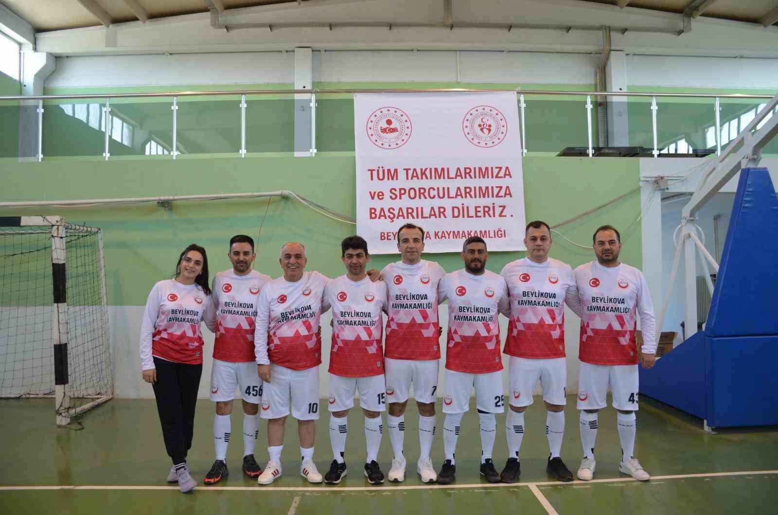 beylikova-kaymakamligi-kurumlar-arasi-voleybol-turnuvasi-basladi