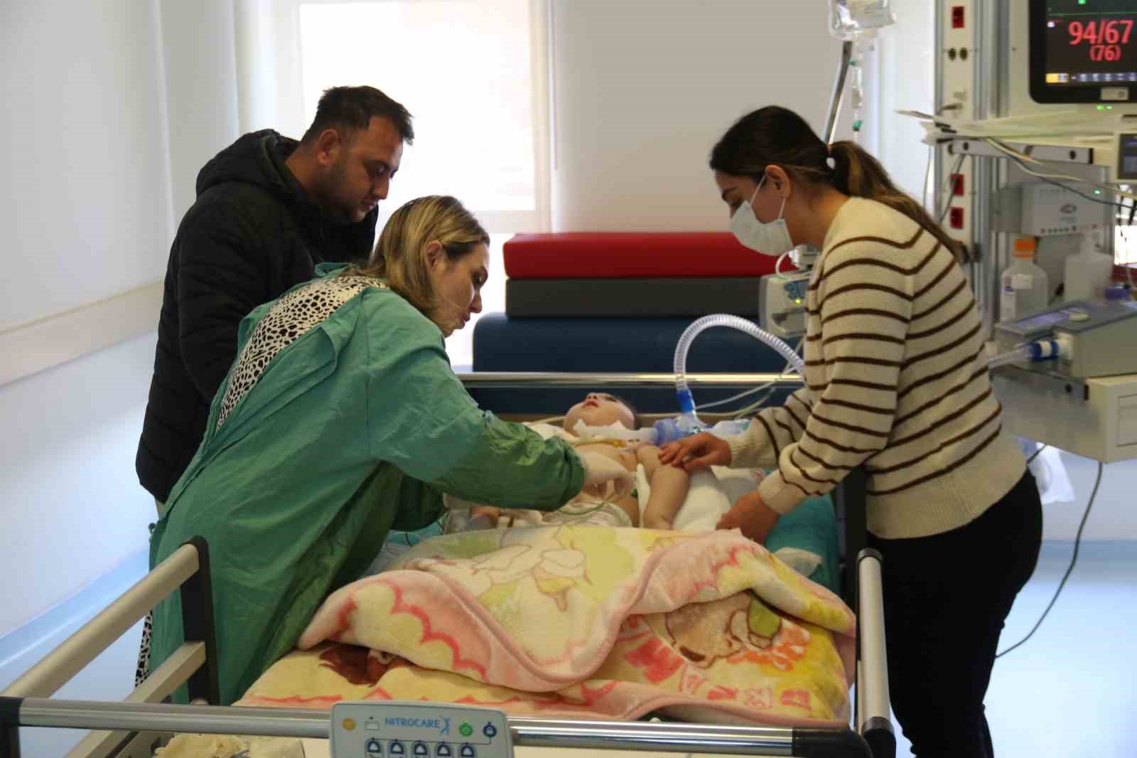depremde-oldu-denilen-ailenin-2-hafta-aradigi-asiye-bebek-eskisehirde-tedavi-edildi