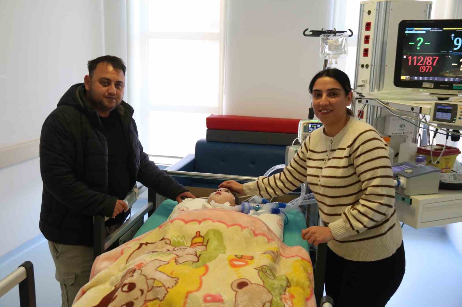 depremde-oldu-denilen-ailenin-2-hafta-aradigi-asiye-bebek-eskisehirde-tedavi-edildi