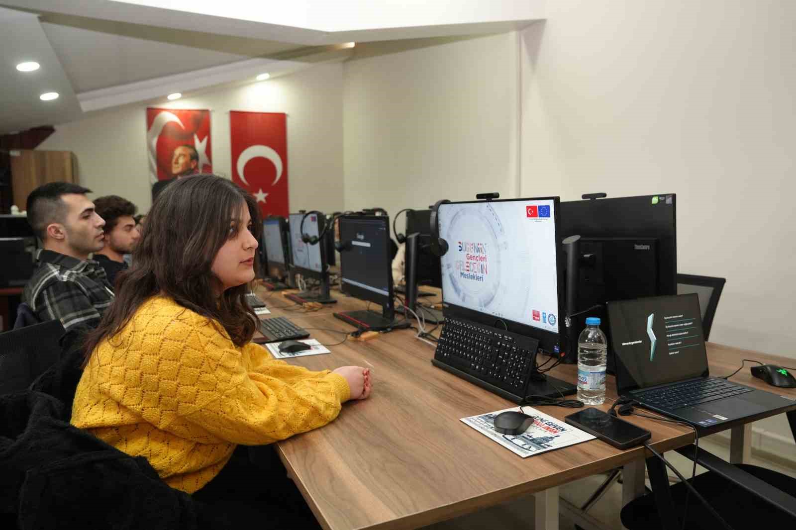 dijital-genclik-merkezi-genclerin-gelecegine-yon-veriyor