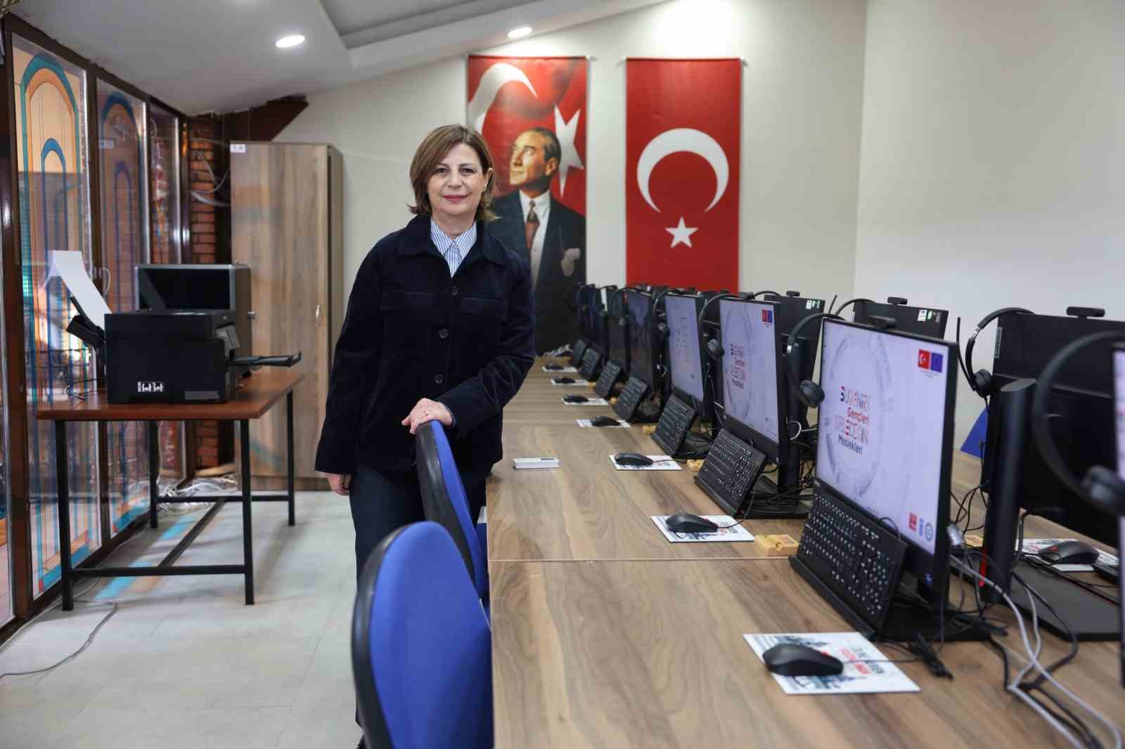 dijital-genclik-merkezi-genclerin-gelecegine-yon-veriyor