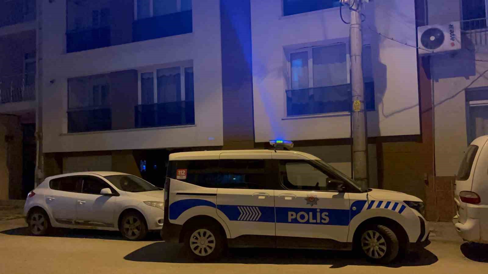 eskisehirde-komsular-arasinda-gece-vakti-tadilat-kavgasi
