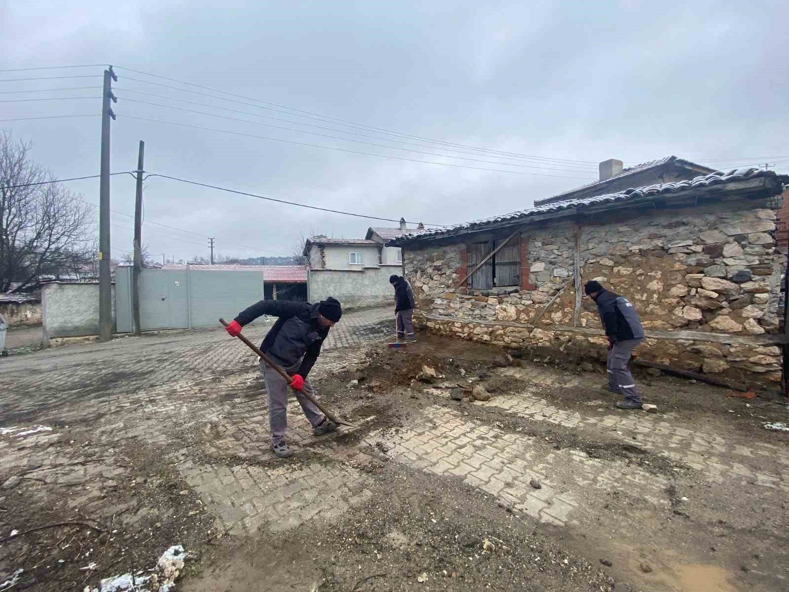 inonu-belediyesi-esnemez-mahallesinde-temizlik-calismasi-yapti