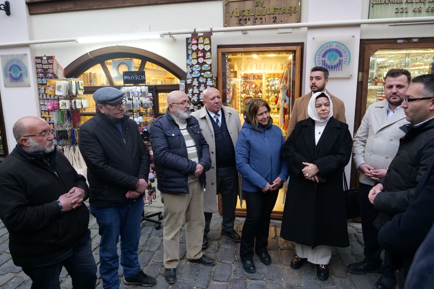 milletvekili-gurcan-tarihi-atlihan-carsisinda-esnafin-sikintilarini-dinledi