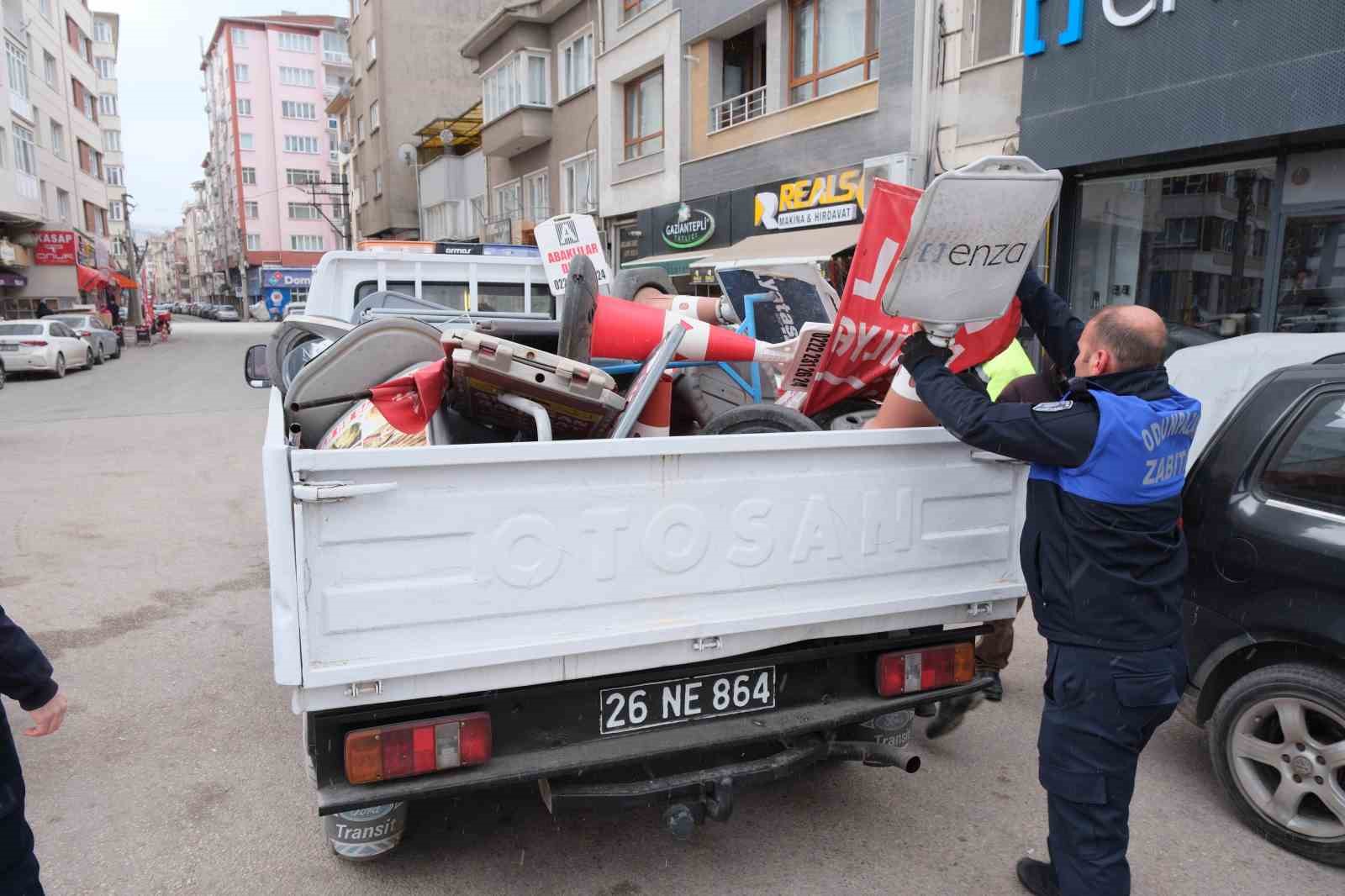 odunpazari-zabita-ekipleri-kaldirim-isgallerine-gecit-vermiyor