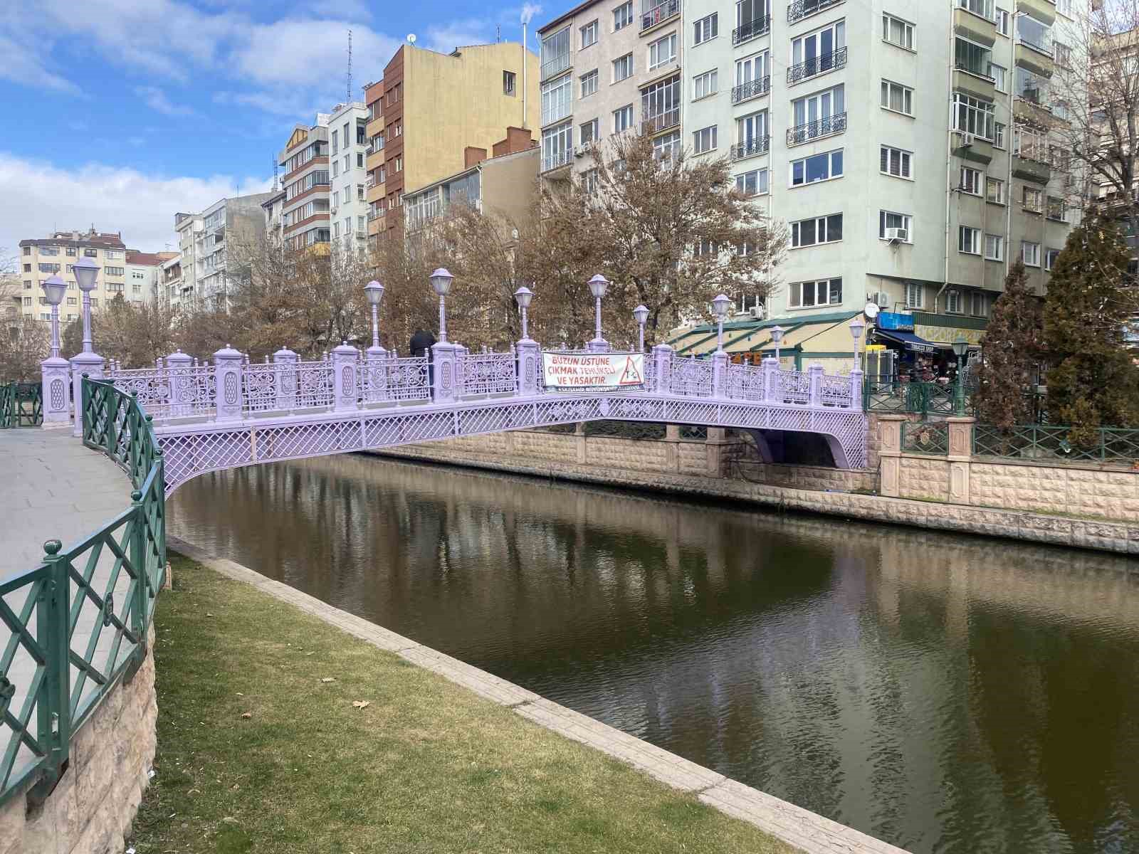 sicaklik-eksi-derecelere-dusunce-eskisehirin-islek-caddesi-sessizlesti