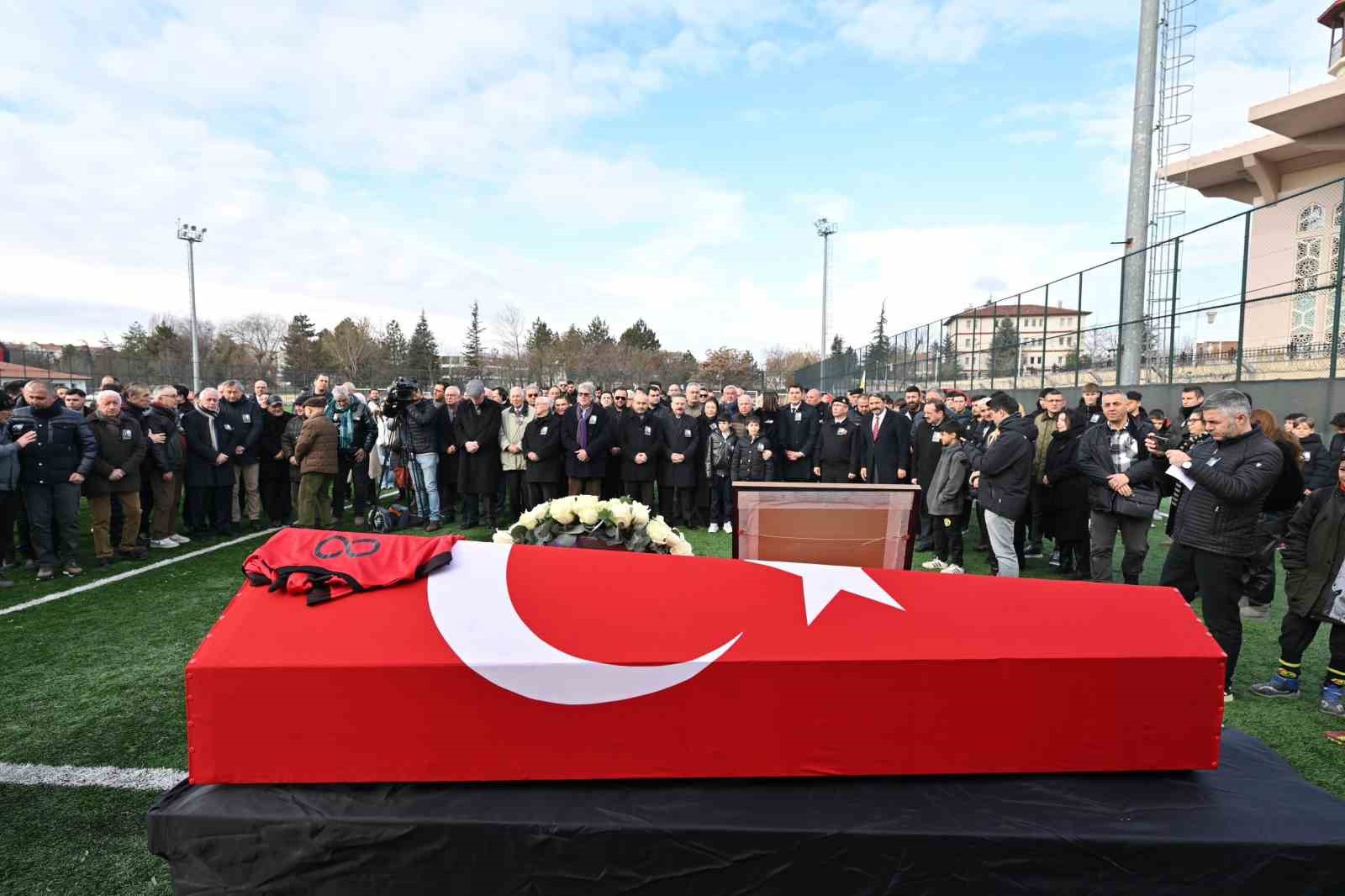 vali-aksoy-fethi-heper-icin-duzenlenen-anma-programina-katildi