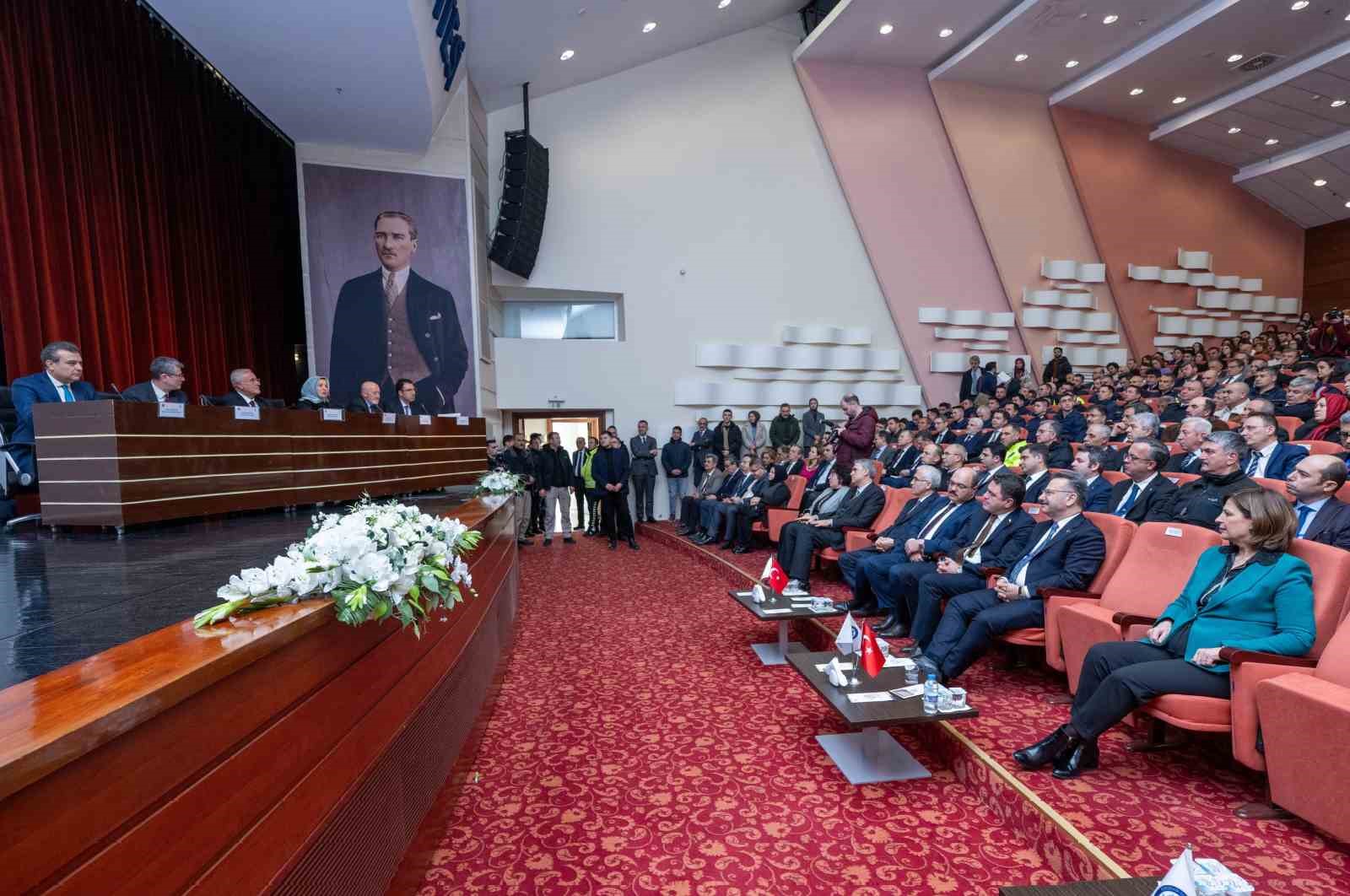 vali-aksoy-kamu-basdenetcisi-akarcanin-duzenledigi-programa-ev-sahipligi-yapti