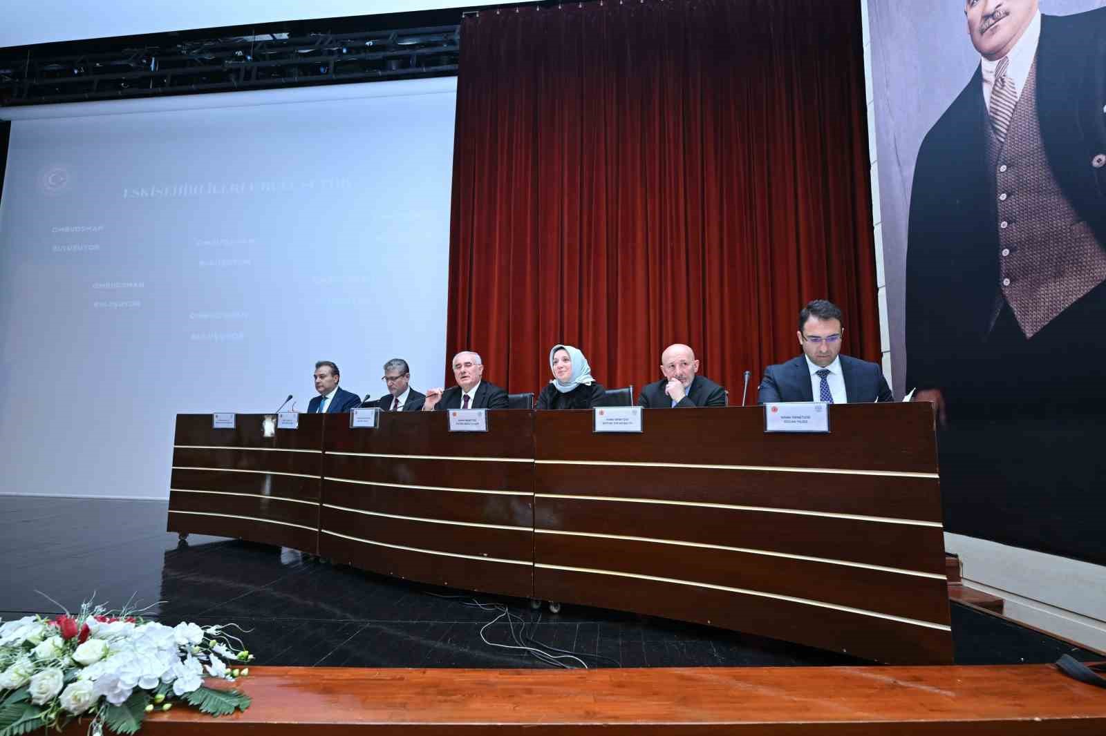 vali-aksoy-kamu-basdenetcisi-akarcanin-duzenledigi-programa-ev-sahipligi-yapti