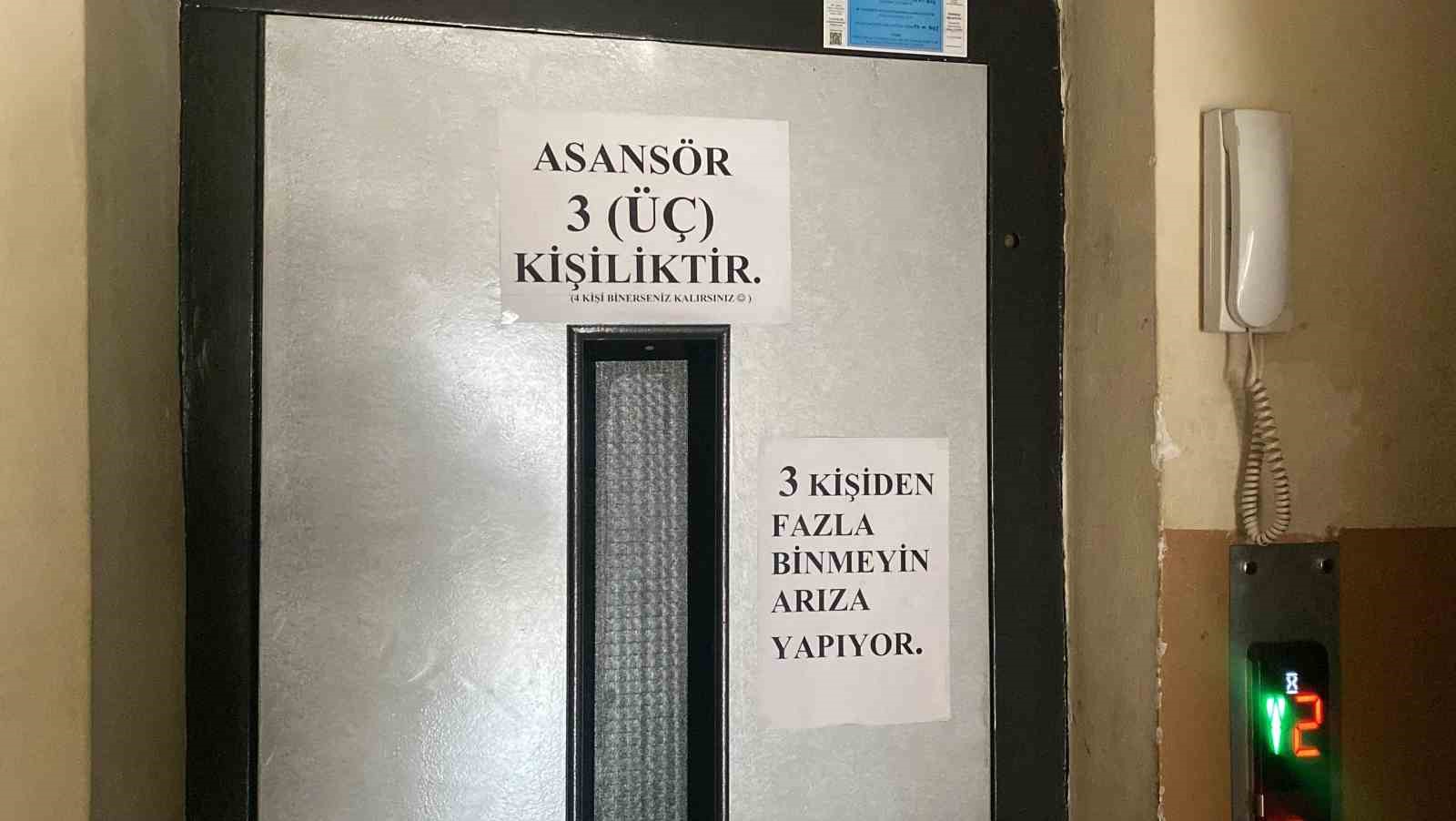 vatandaslar-surekli-asansorun-tonaj-sinirini-asinca-bina-sakinleri-her-yere-uyari-asti