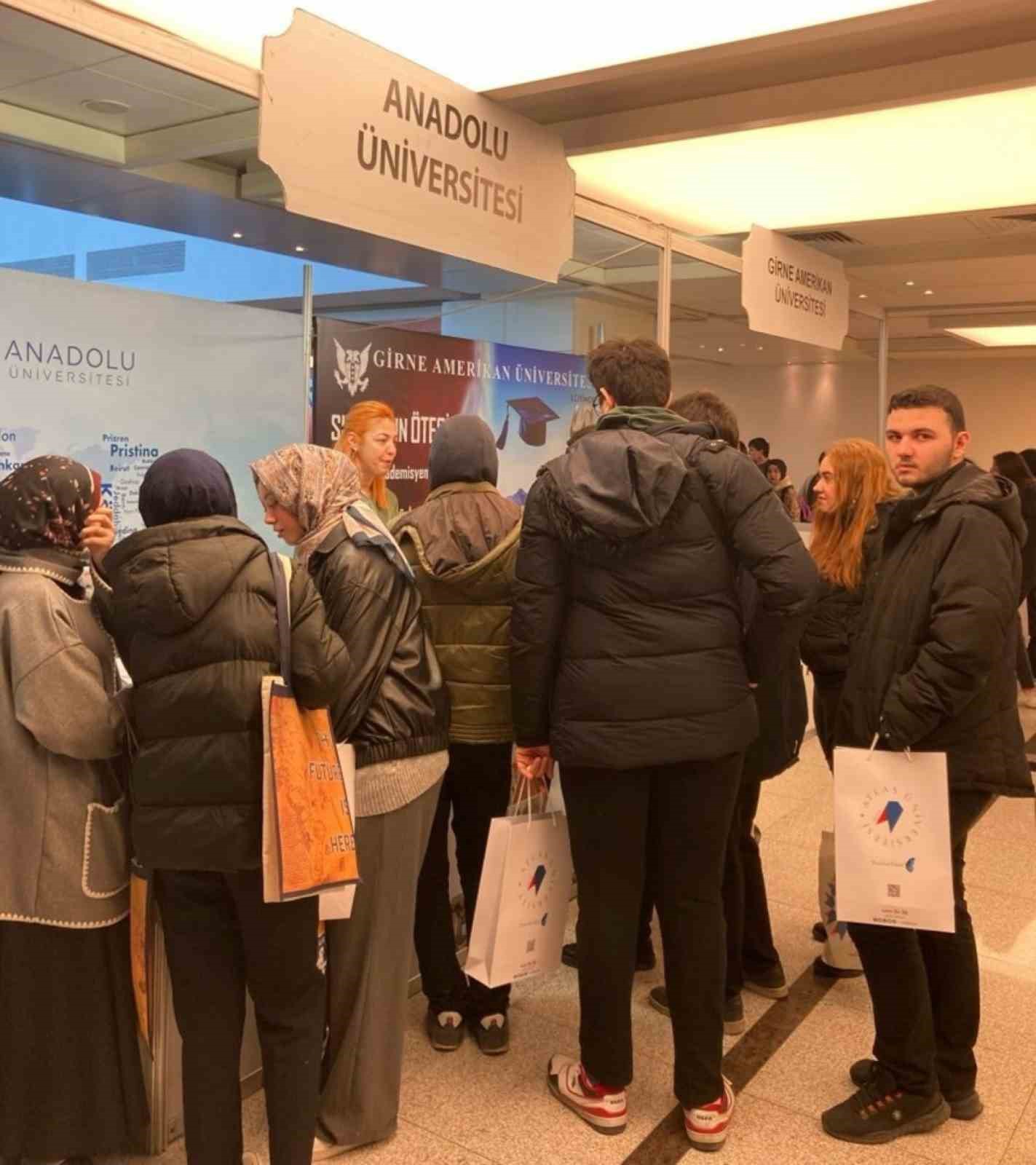 anadolu-universitesi-istanbul-bolum-tanitim-gunlerinde-aday-ogrencilerle-bulustu