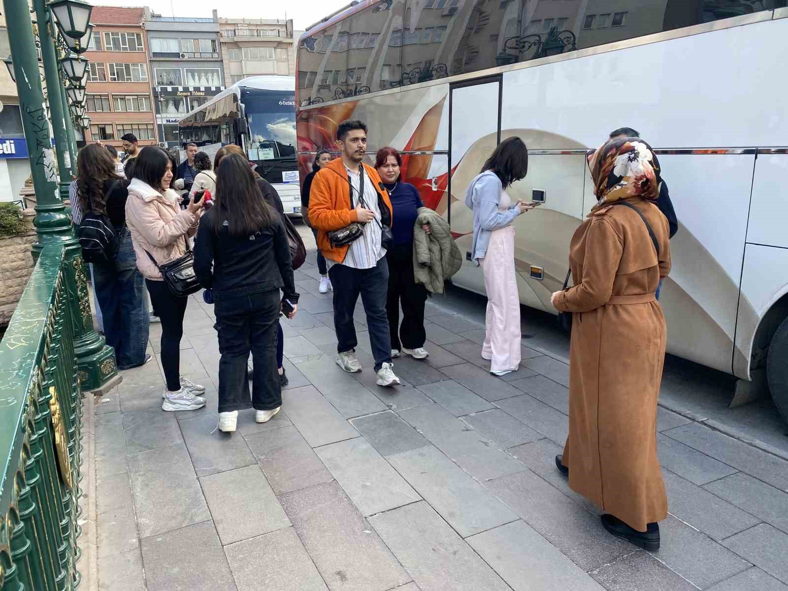bayramda-eskisehire-gelen-turistler-gondol-seferlerini-yogunlastirdi