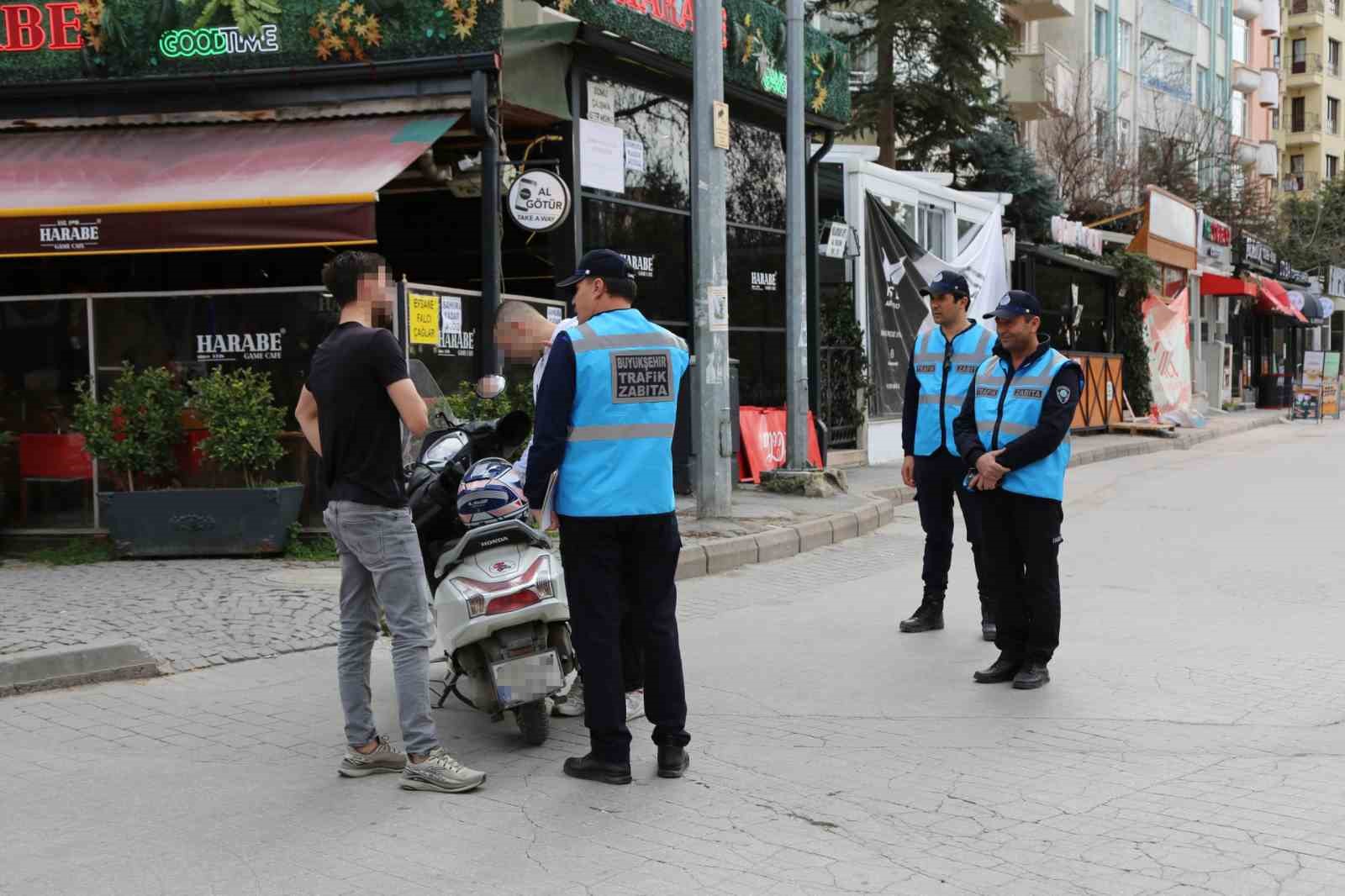buyuksehir-zabitadan-yaya-yollarinda-siki-denetim