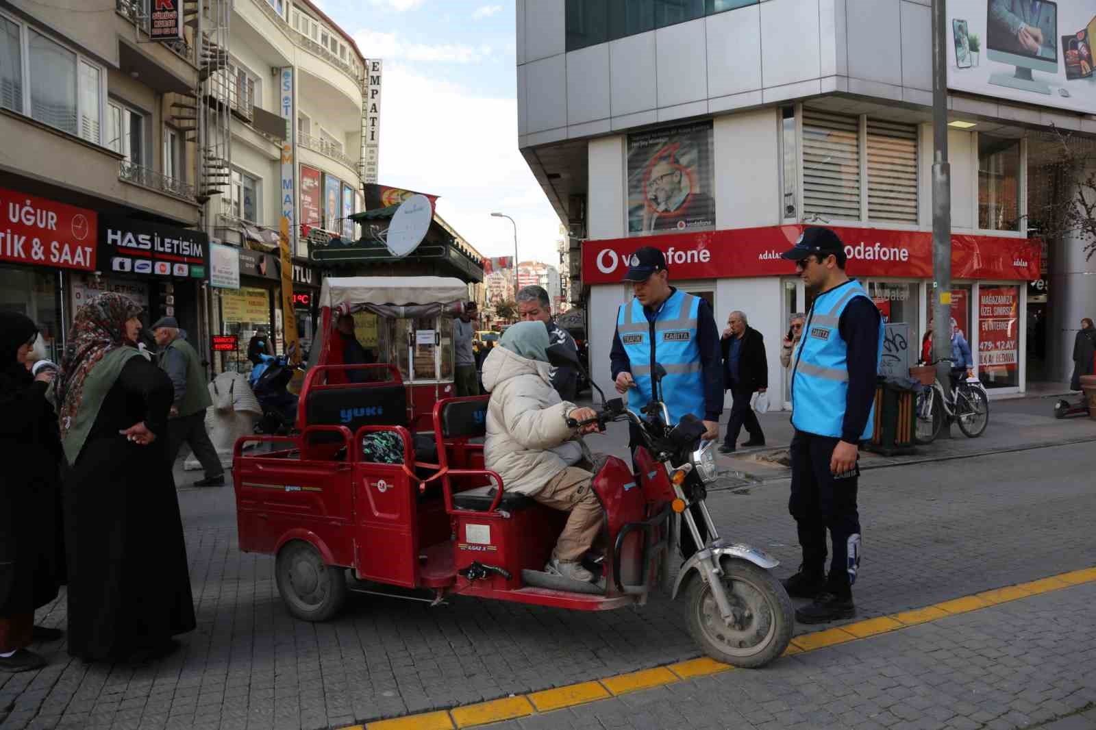 buyuksehir-zabitadan-yaya-yollarinda-siki-denetim