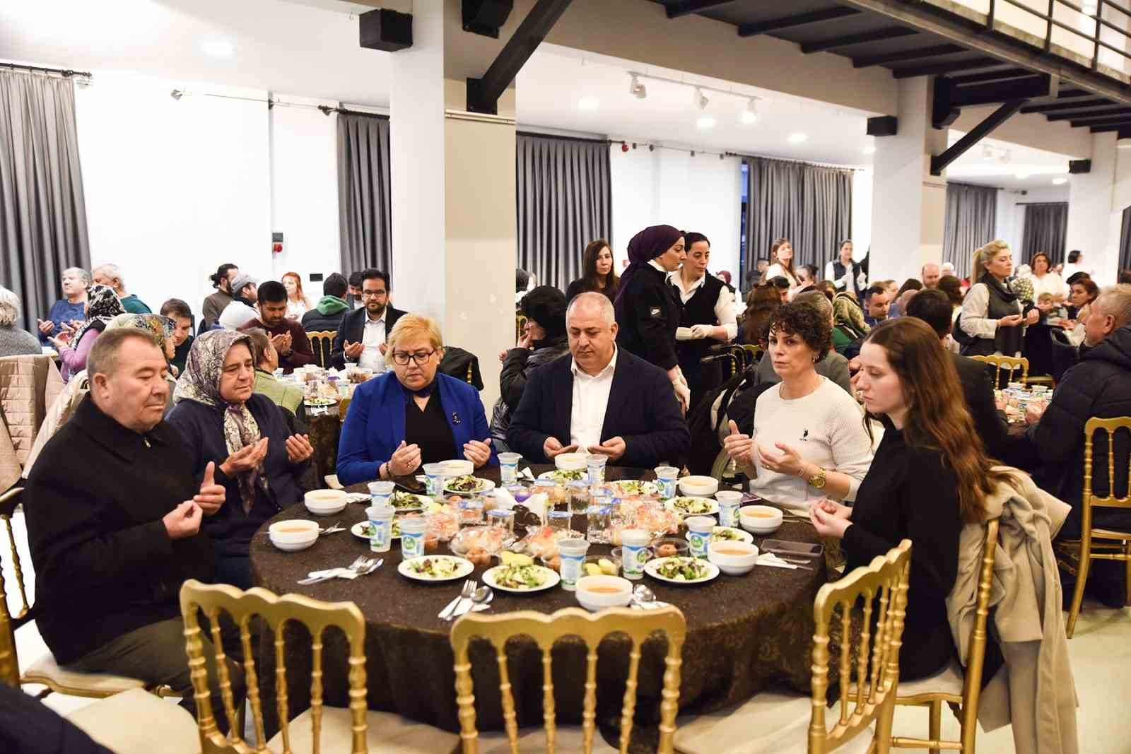 engelli-bireyler-ve-aileleri-iftar-sofrasinda-bulustu