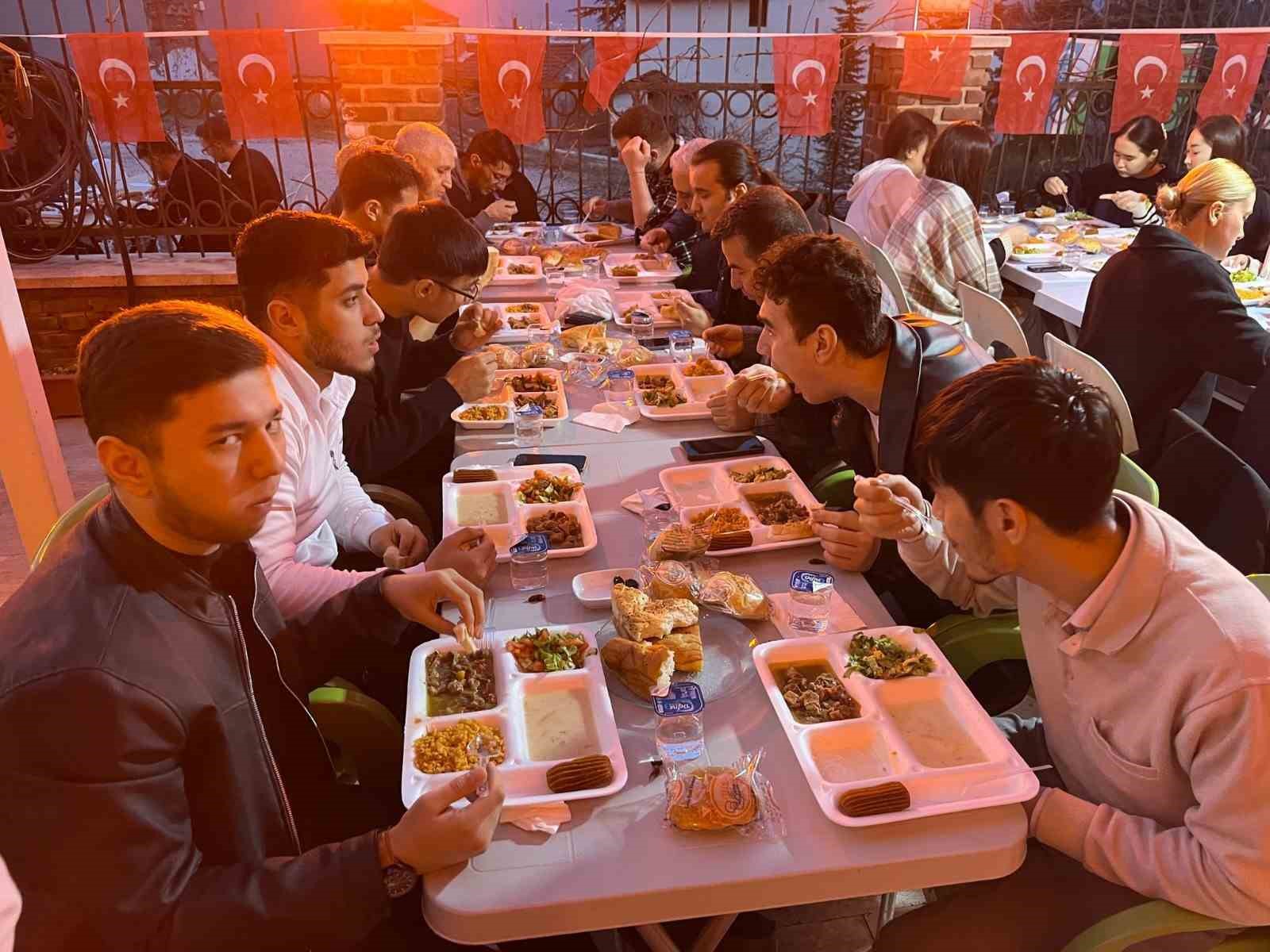 eskisehir-turk-ocagindan-kadir-gecesi-iftari