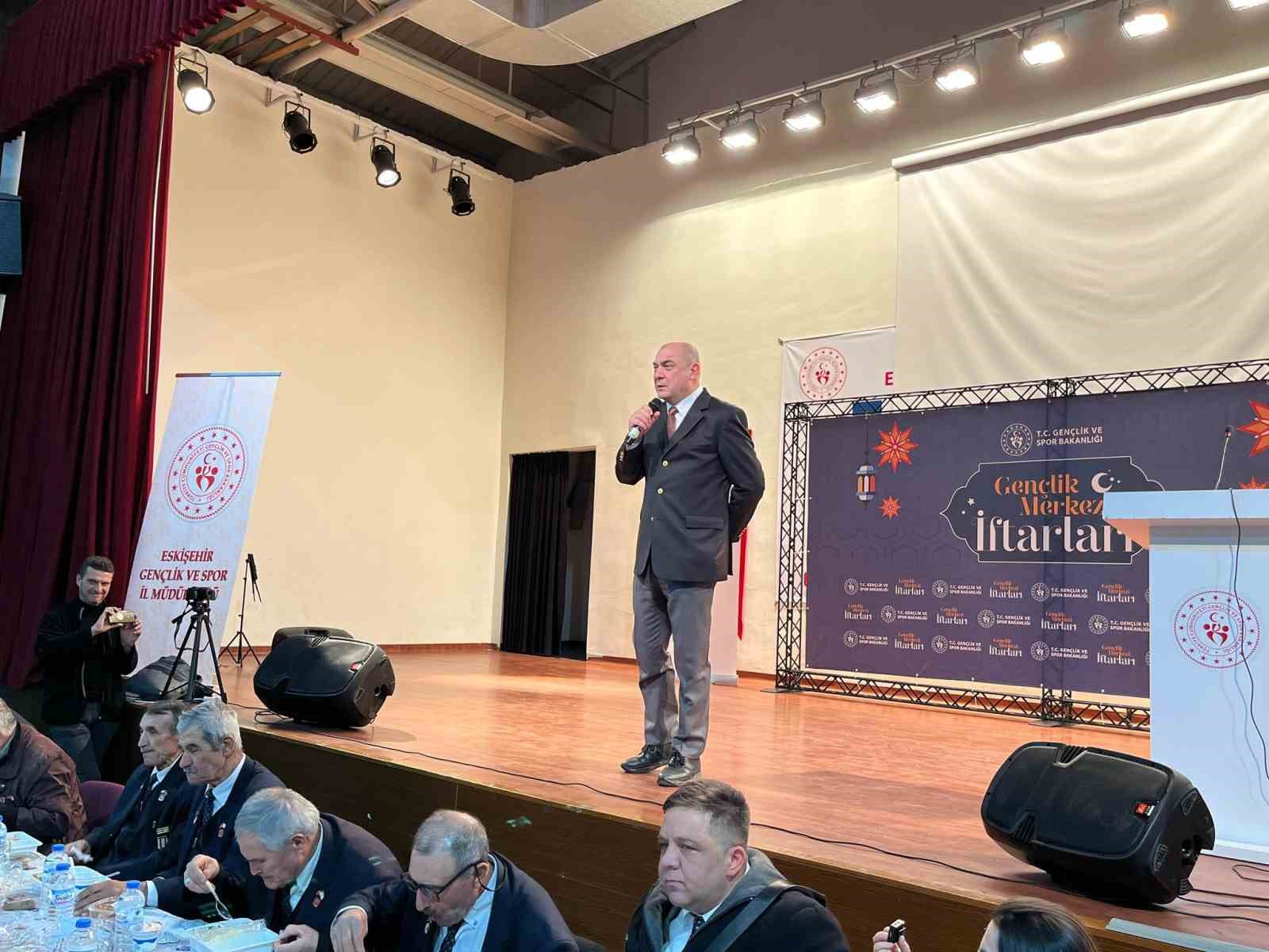 eskisehirde-itar-yemeginde-birlik-ve-beraberlik-sofrasi-kuruldu