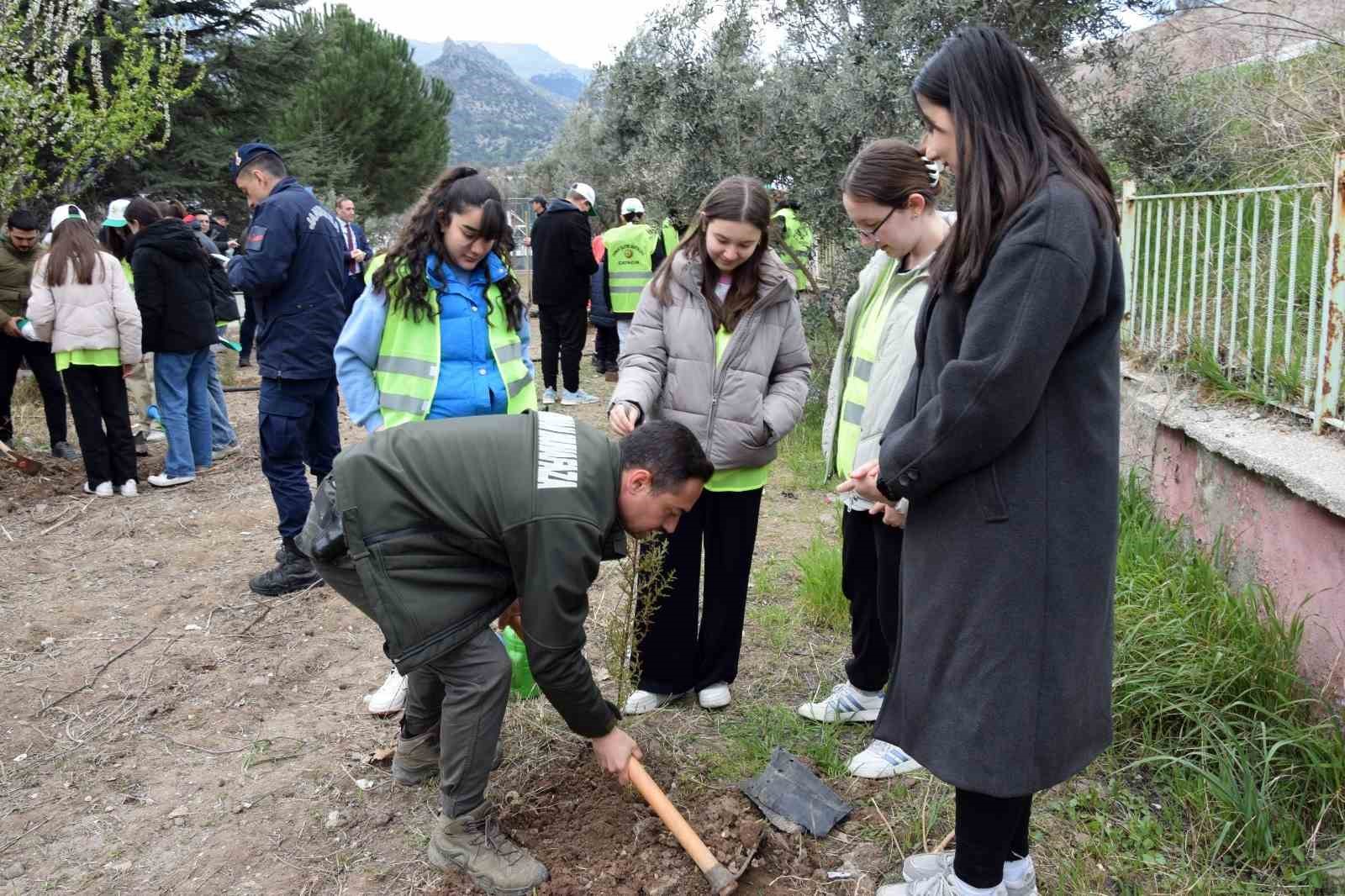 eskisehirde-orman-haftasi-ve-agac-bayrami-etkinlikleri-duzenlendi