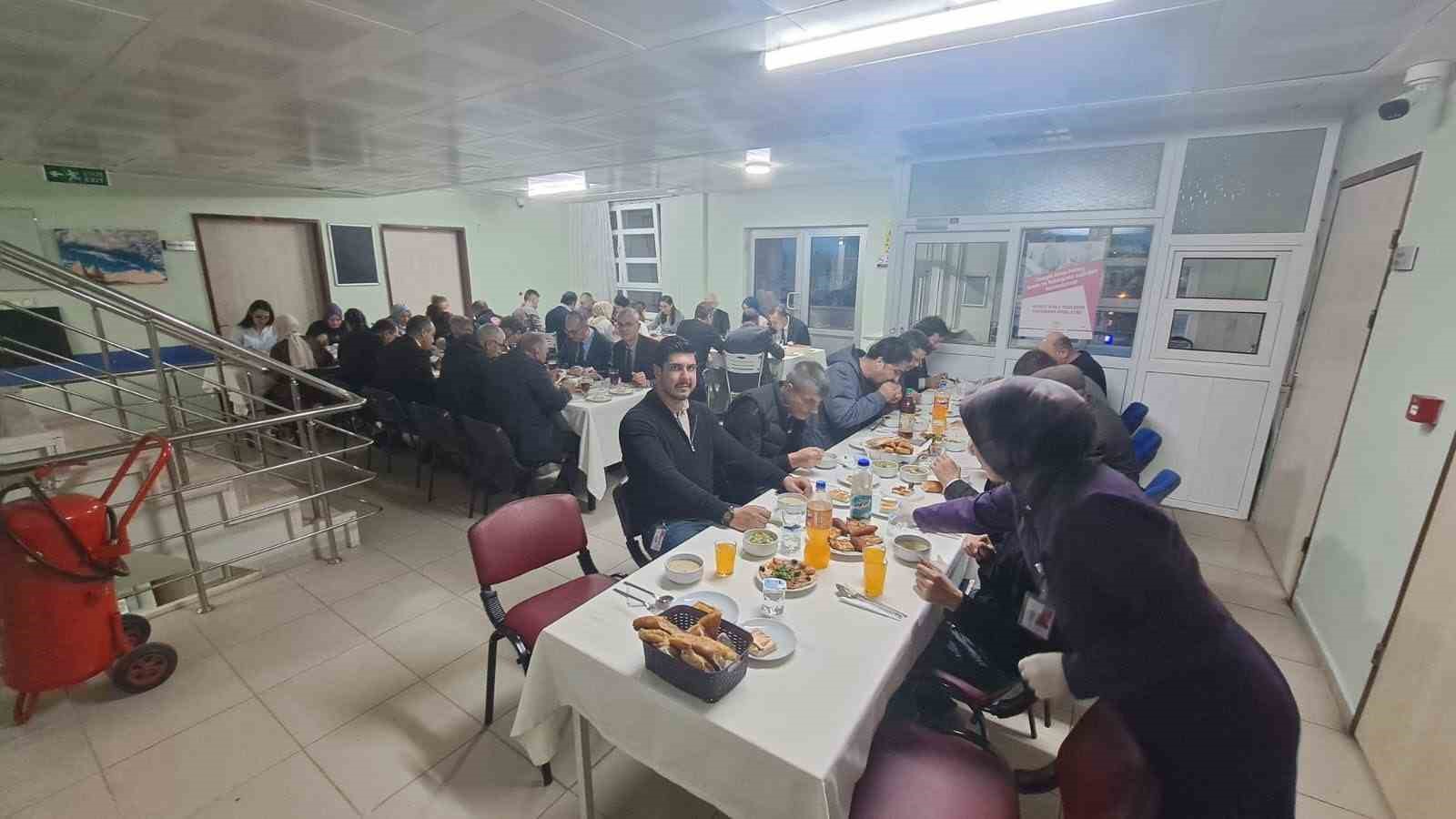eskisehirde-saglik-calisanlari-iftarda-bulustu