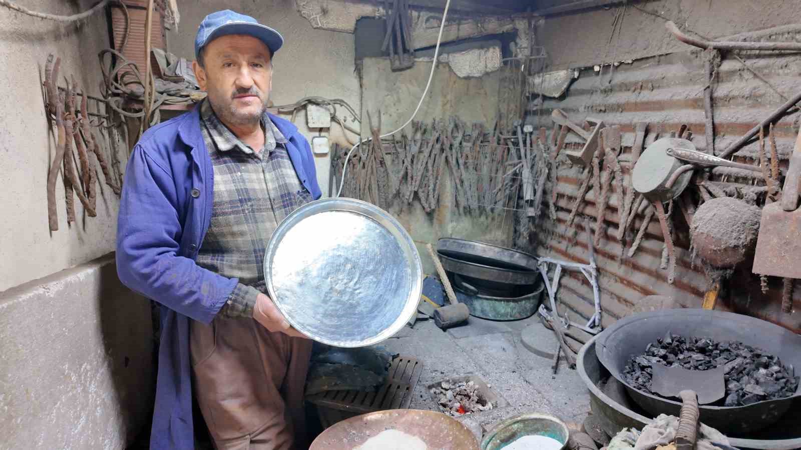 eskisehirin-son-kalaycisi-baba-meslegini-surduruyor