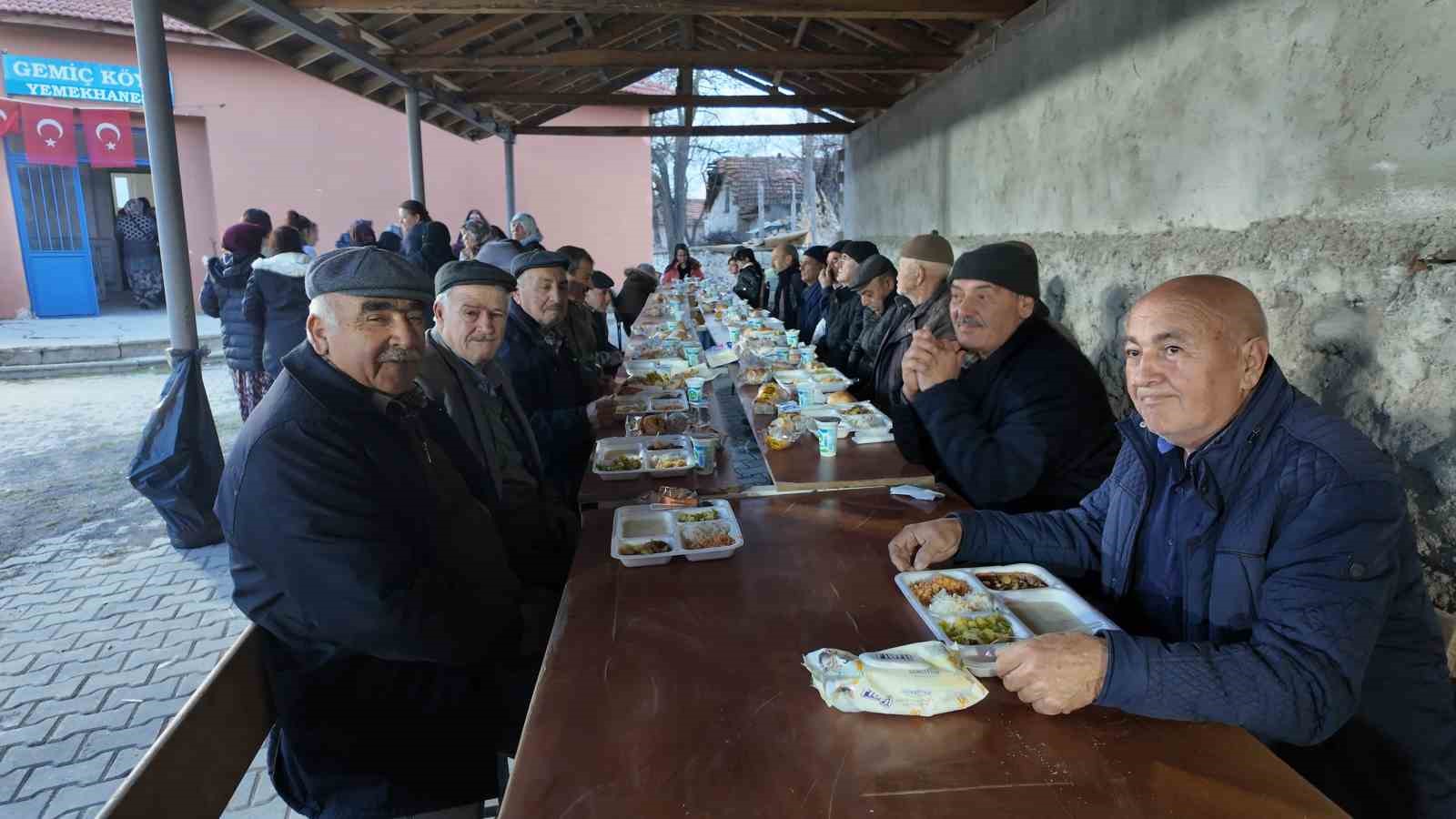 gemicli-yorukler-ve-misafirleri-iftarda-bir-araya-geldi