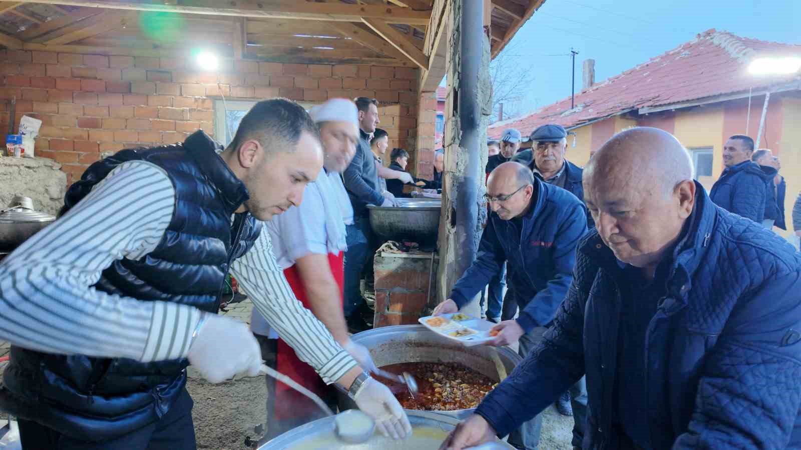 gemicli-yorukler-ve-misafirleri-iftarda-bir-araya-geldi