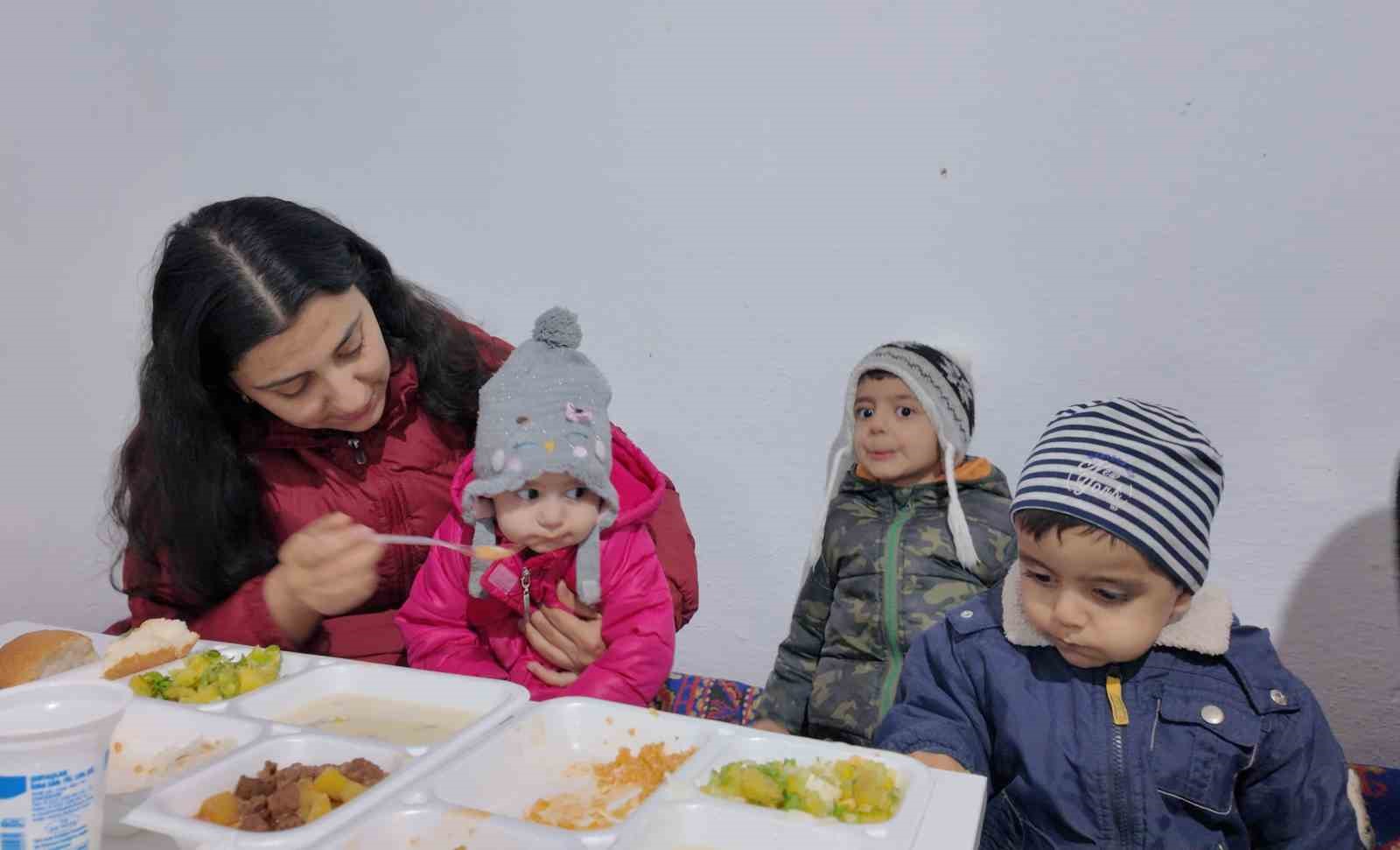 gemicli-yorukler-ve-misafirleri-iftarda-bir-araya-geldi