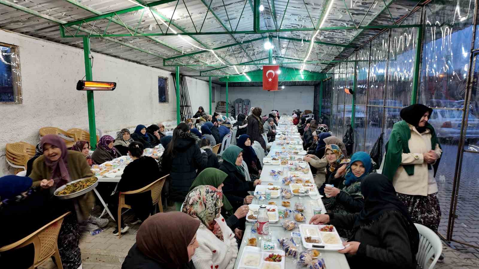iftar-yemegi-her-aksam-bir-aileden