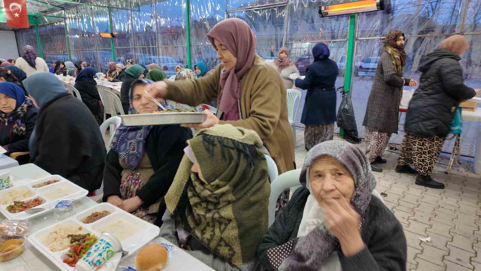 iftar-yemegi-her-aksam-bir-aileden
