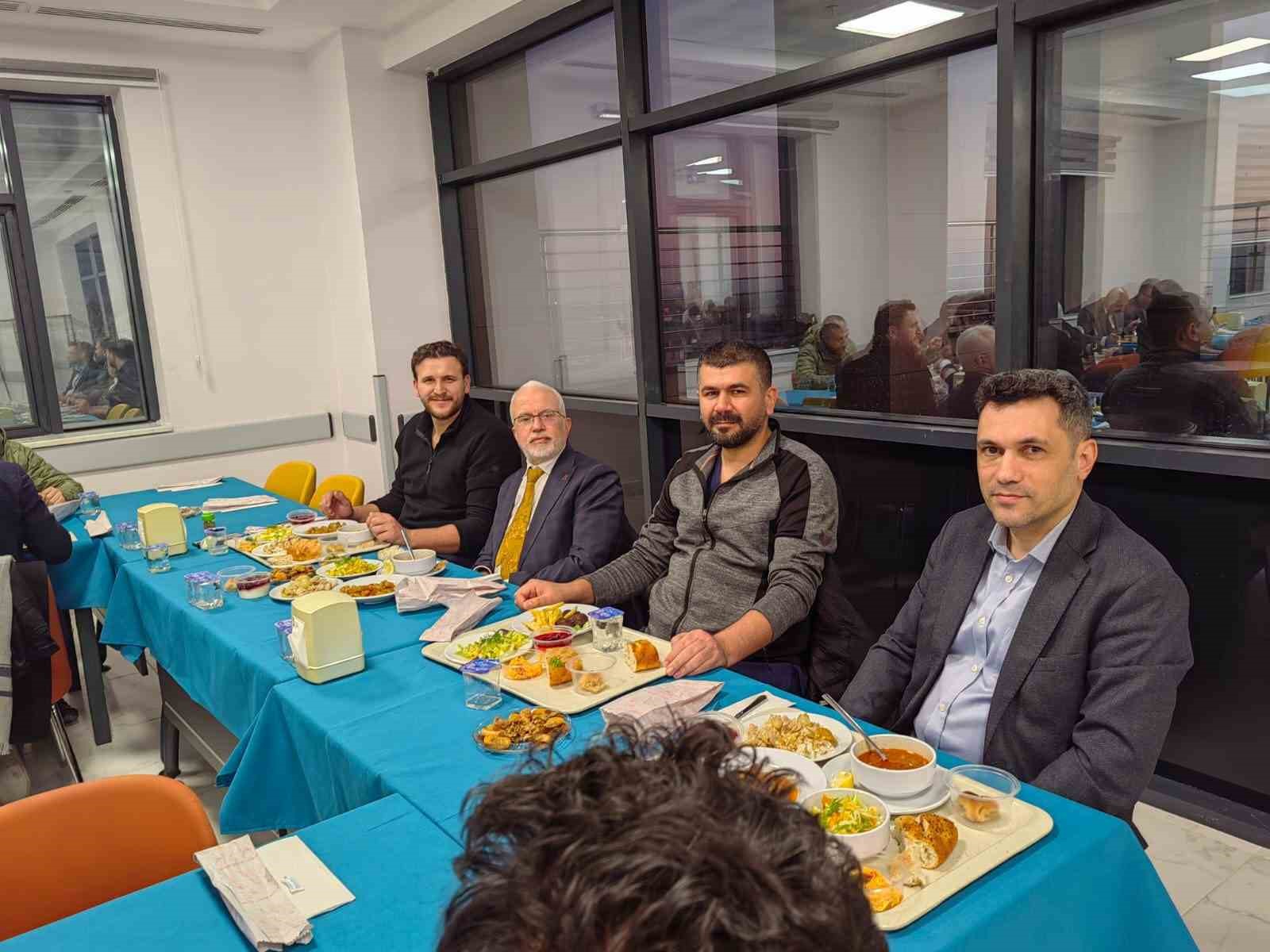 il-saglik-muduru-bildirici-hastanede-iftar-programina-katildi