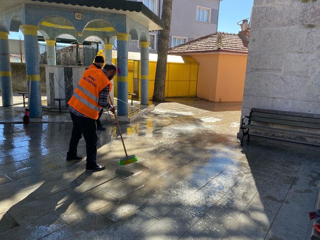 inonudeki-camilerde-ramazan-temizligi