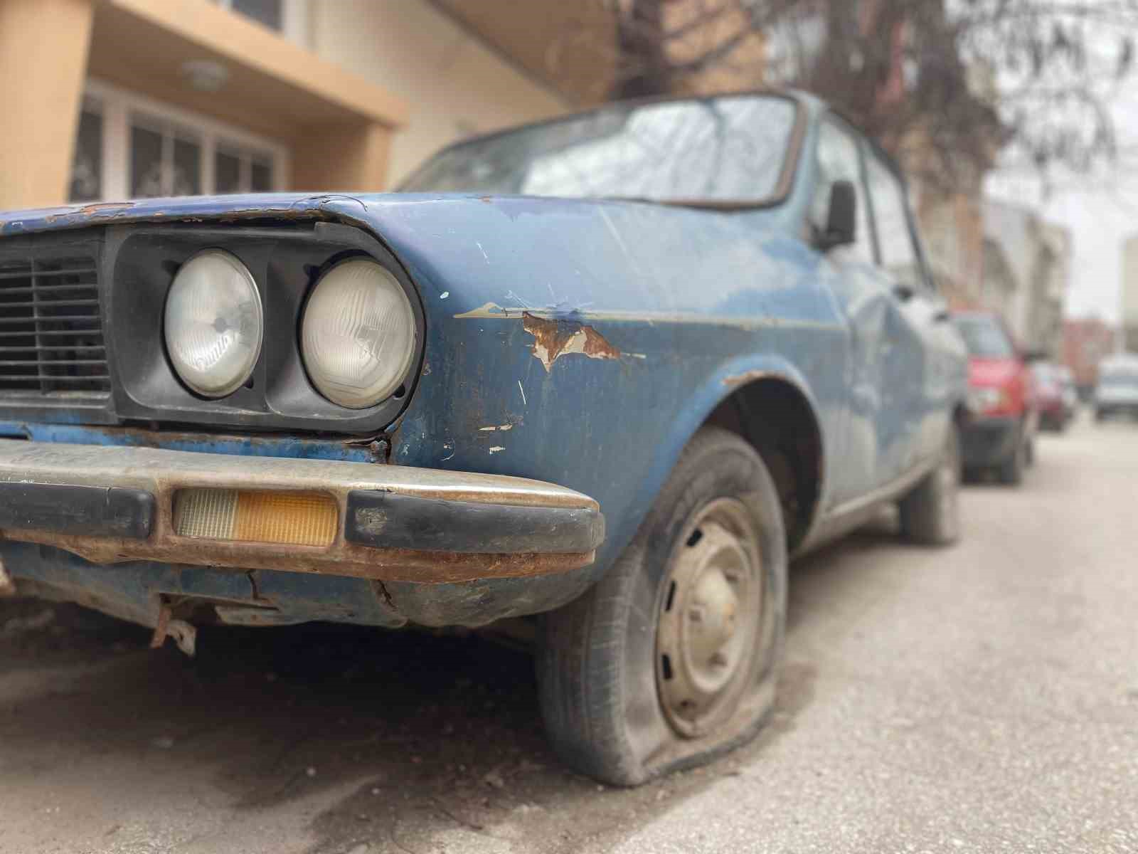 merak-ve-endise-uyandiran-otomobil