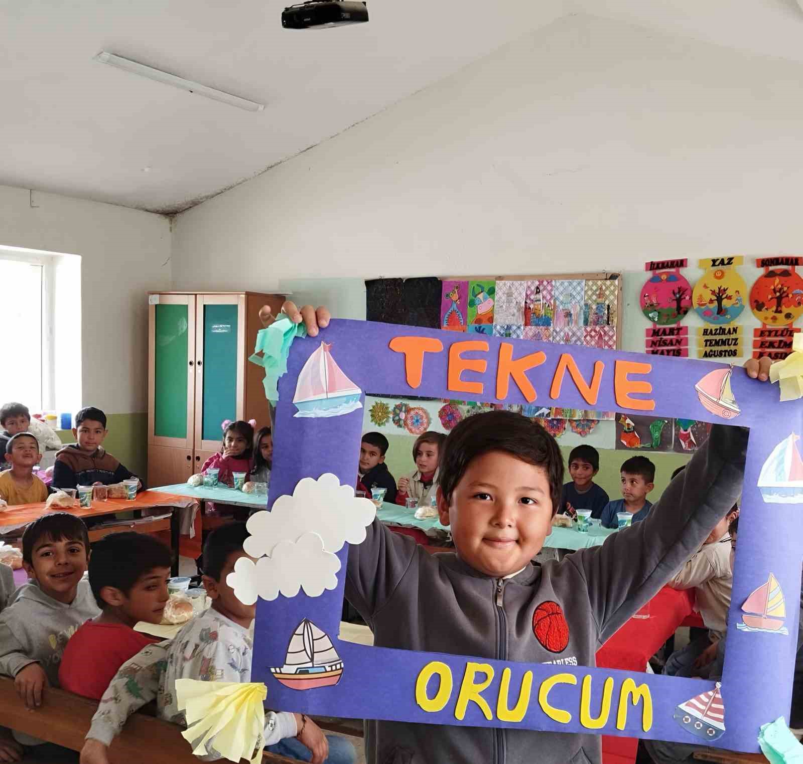 miniklerin-tekne-orucu-heyecani