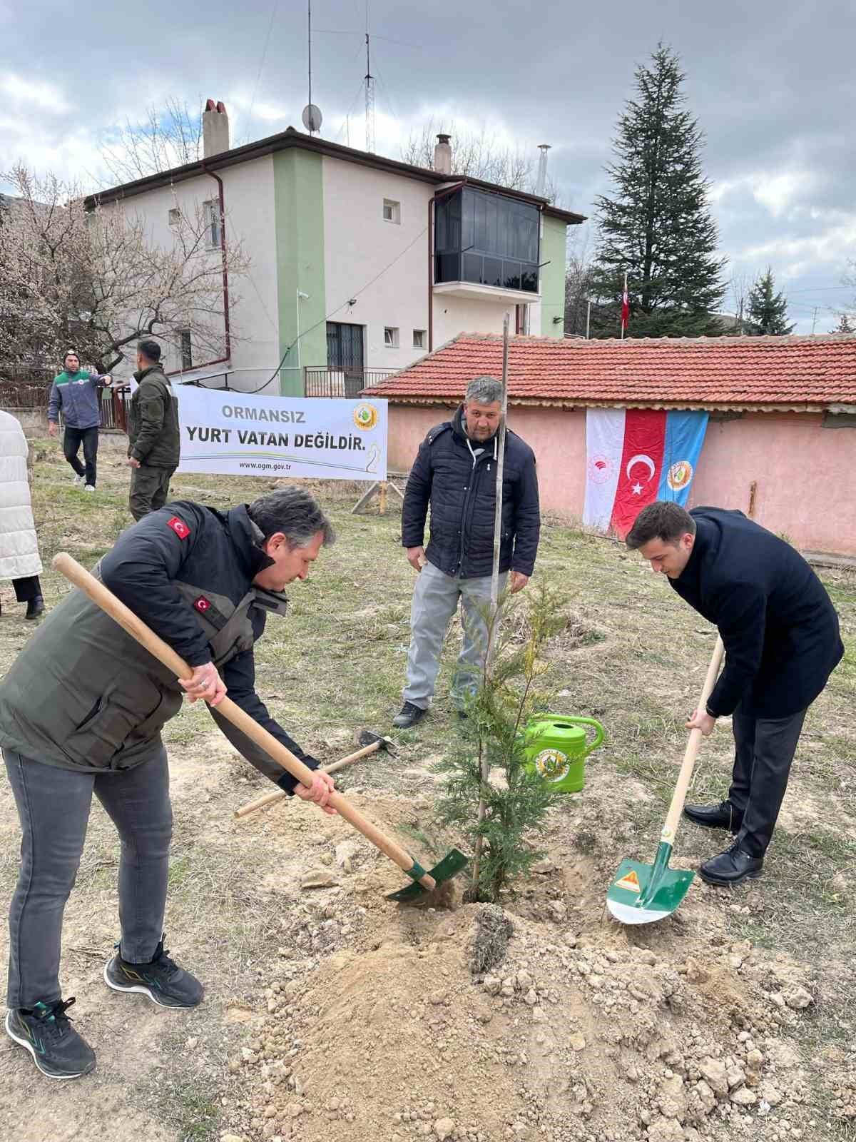 seyitgazide-700-fidan-toprakla-bulustu