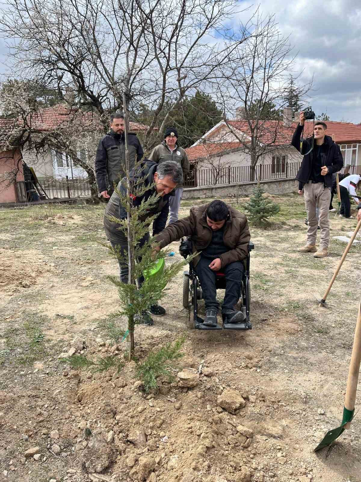 seyitgazide-700-fidan-toprakla-bulustu