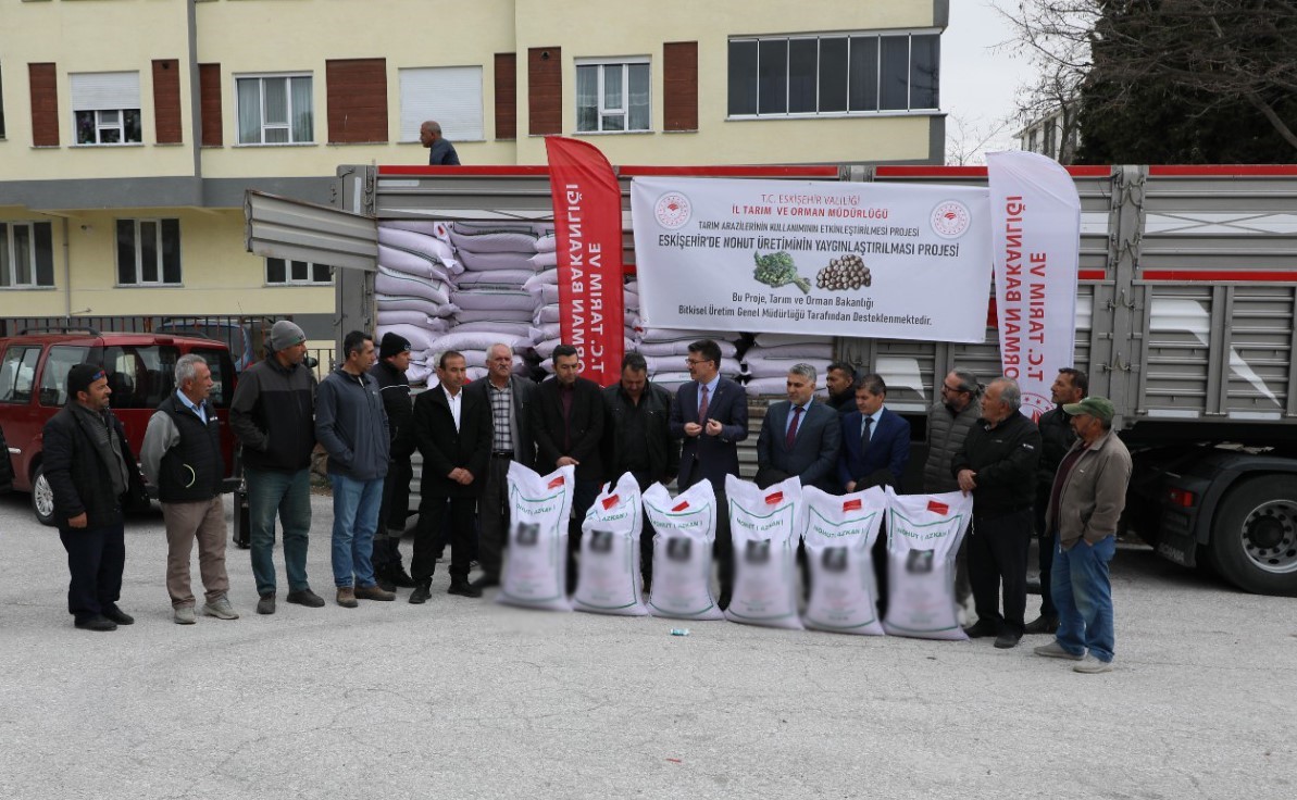 sivrihisarli-ciftcilere-yuzde-50-hibeli-nohut-tohumlugu-destegi-verildi