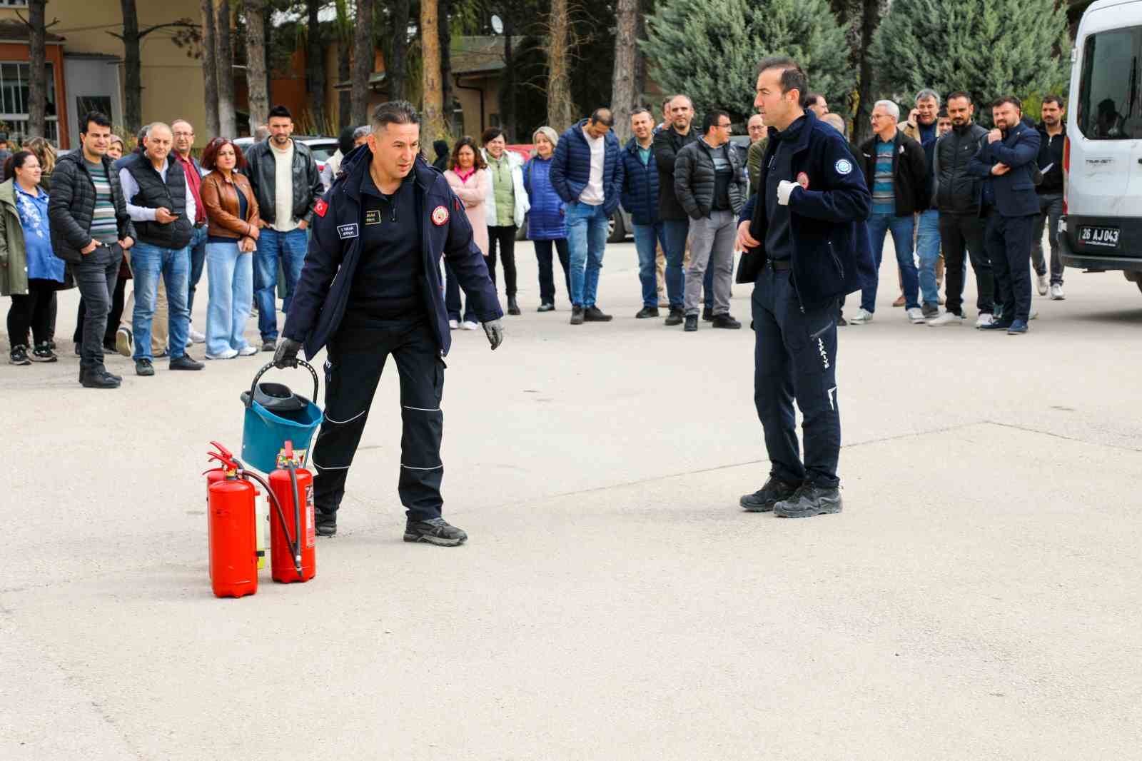 tarim-il-mudurlugu-personeline-yangin-egitimi-ve-tatbikati-duzenlendi