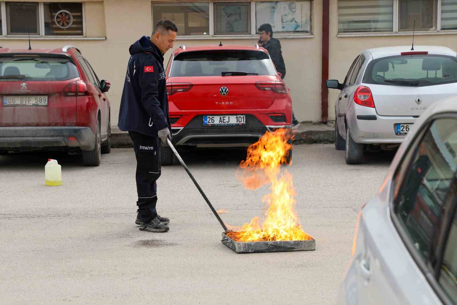 tarim-il-mudurlugu-personeline-yangin-egitimi-ve-tatbikati-duzenlendi