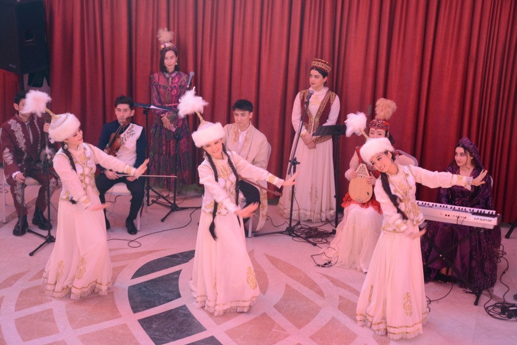 turk-dunyasi-kadin-milli-kiyafetleri-fotograf-sergisi-tudamda-acildi