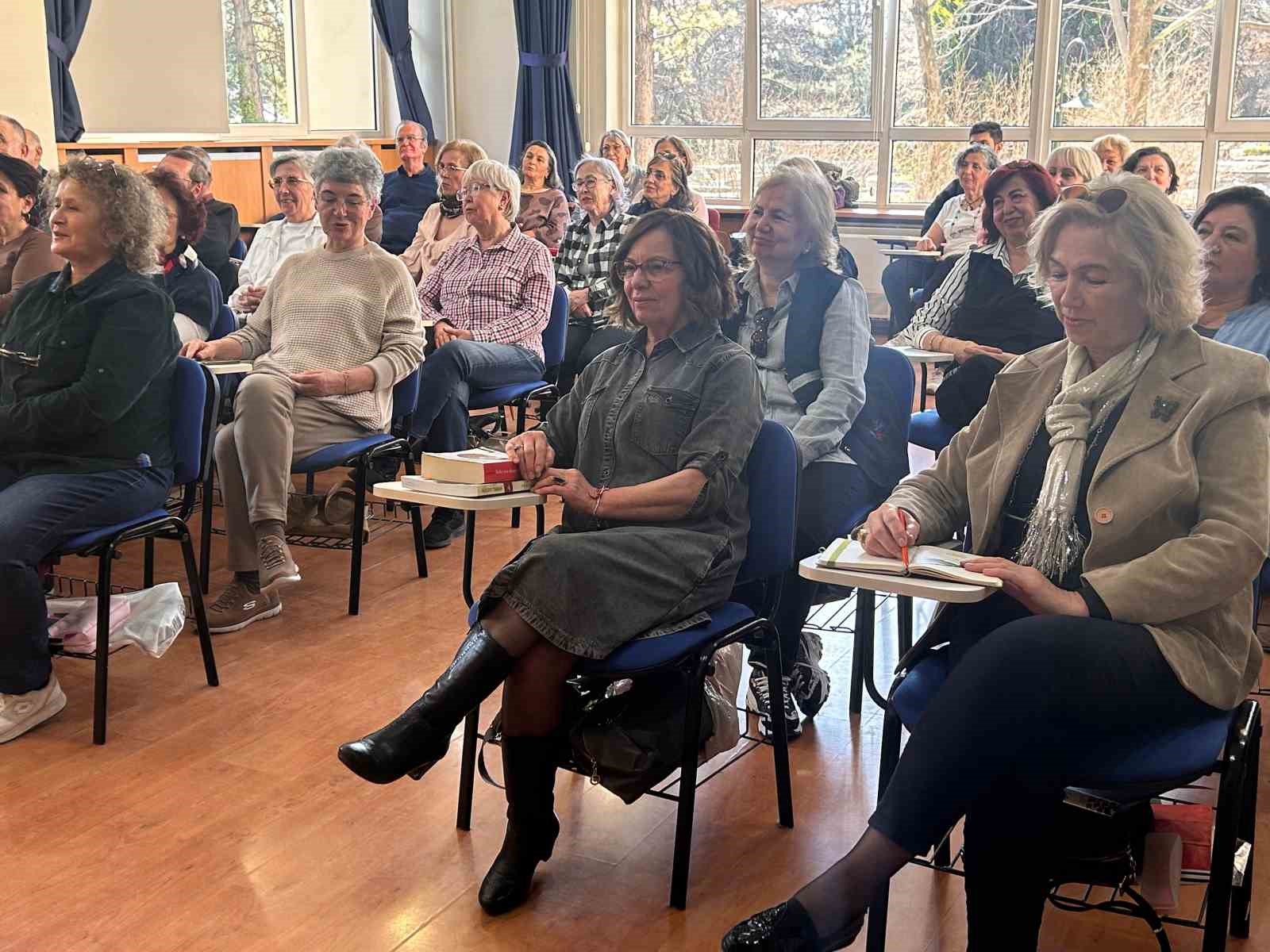 universitede-40-yil-sonunda-kiziyla-birlikte-ogrenci-oldu