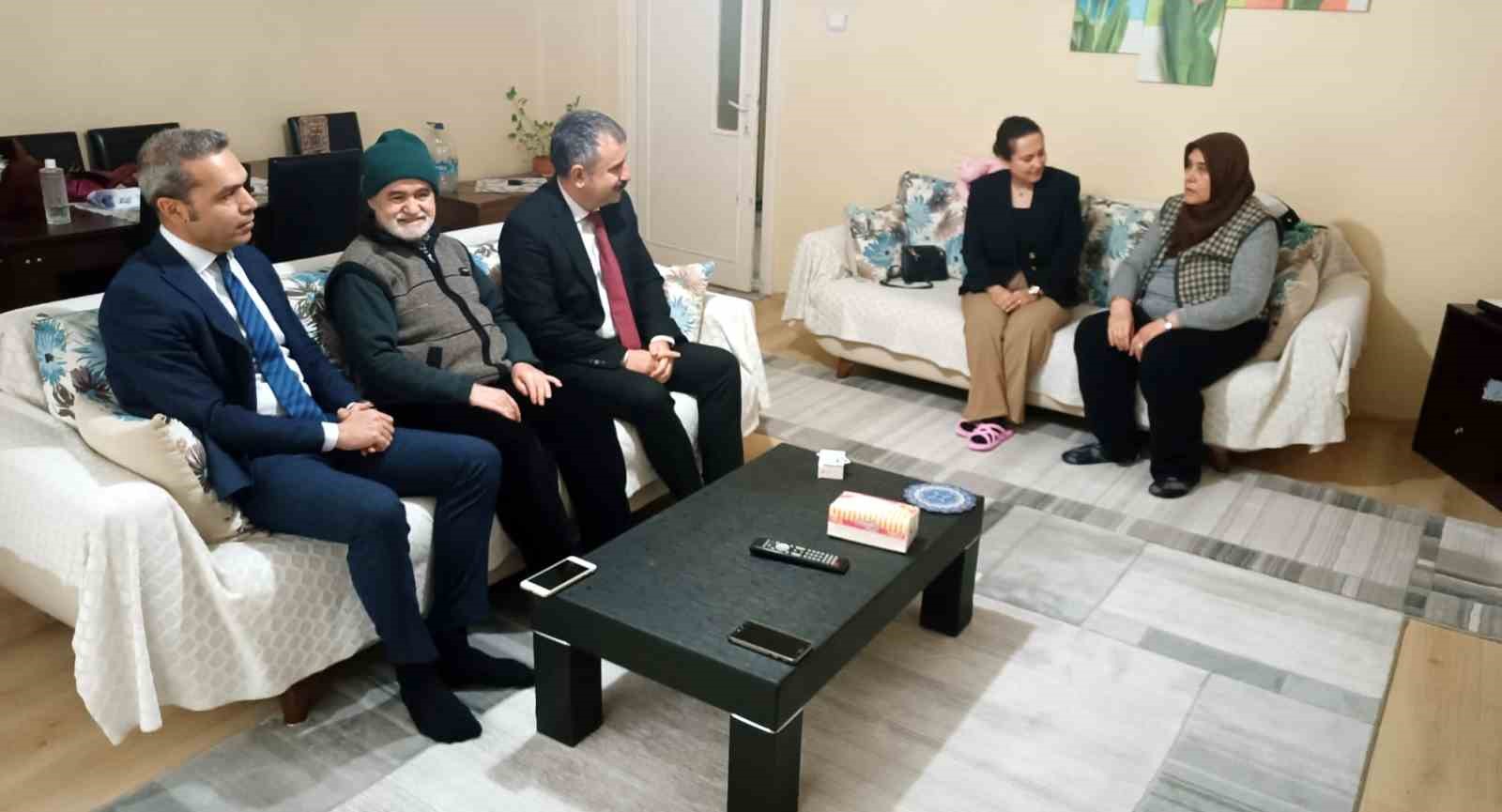 vali-yardimcisi-cicekten-ve-mudur-bayraktan-aile-yili-etkinlikleri-kapsaminda-ziyaret