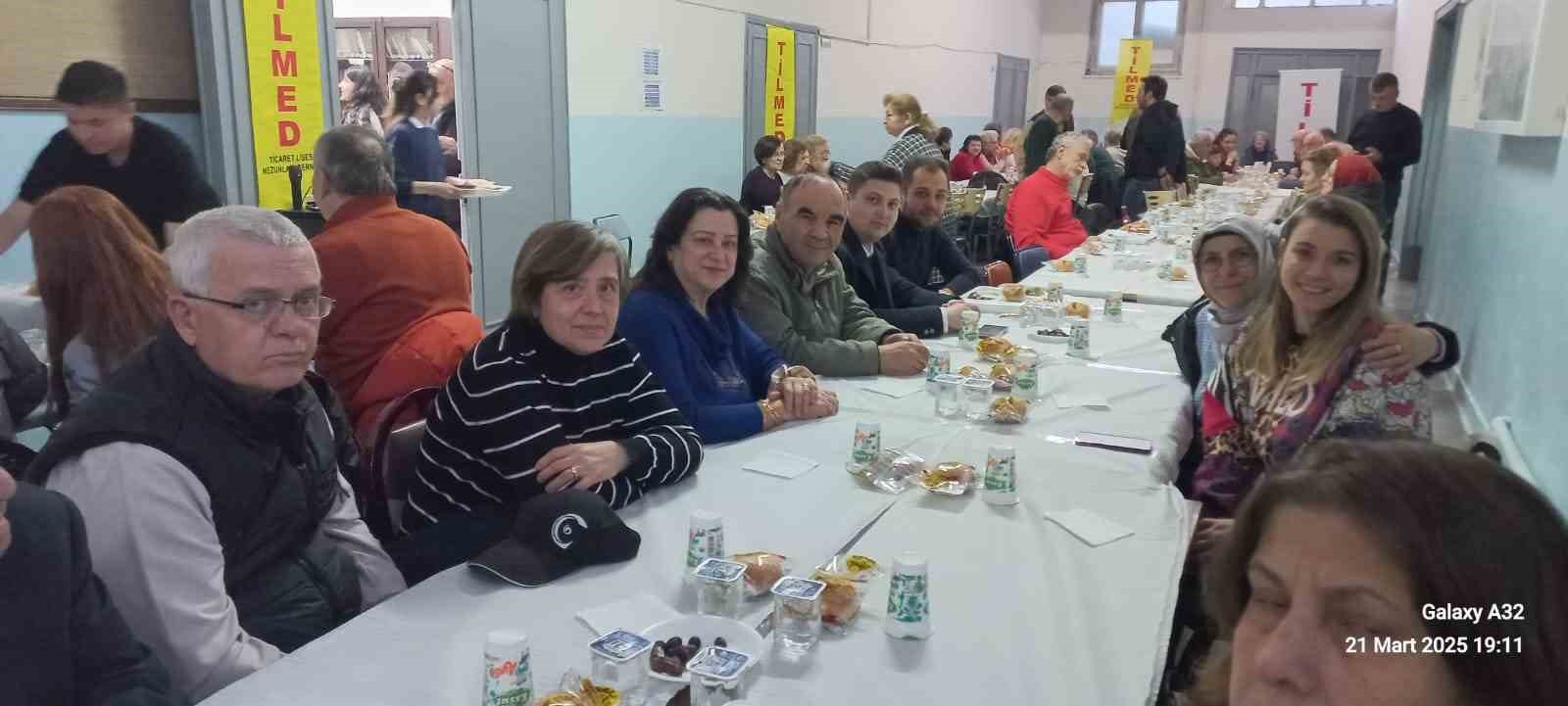 yetmis-yil-oncesinin-mezunlari-ile-iftar-yemeginde-bulusuldu