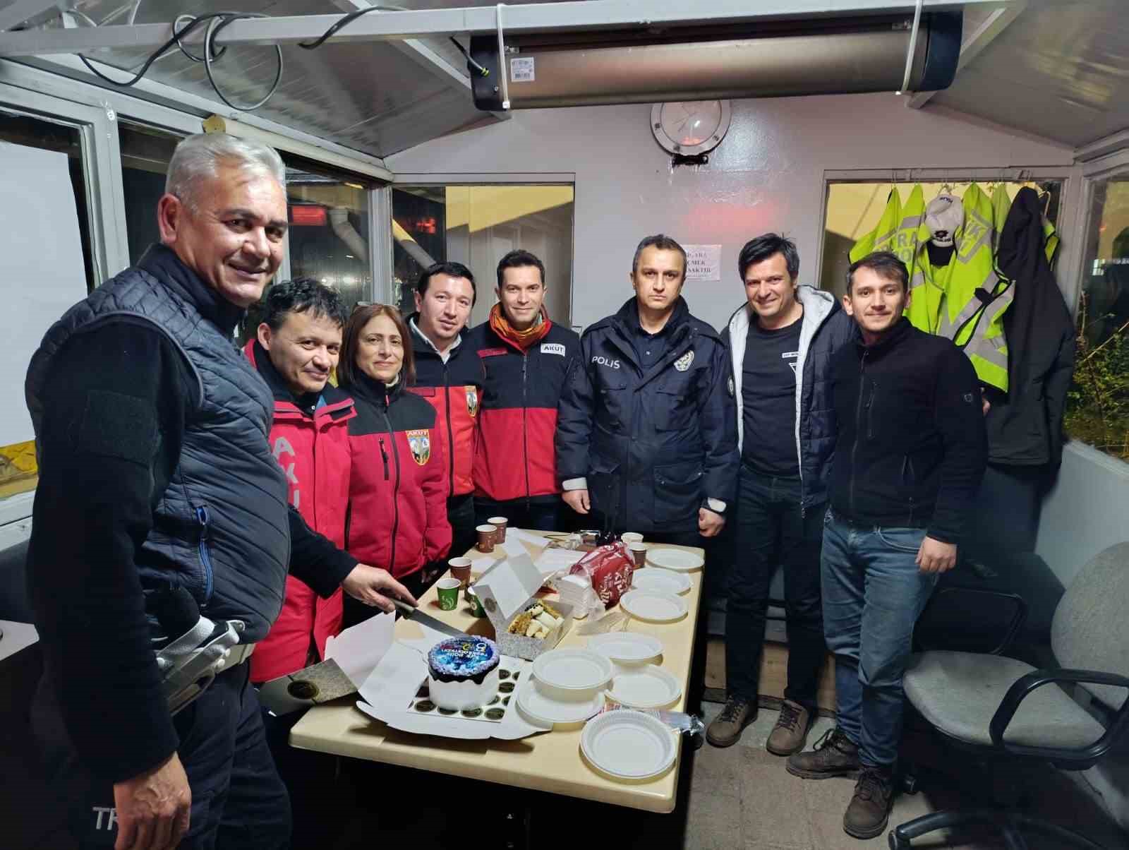 akut-ekibi-polis-haftasina-ozel-ziyaret-gerceklestirdi
