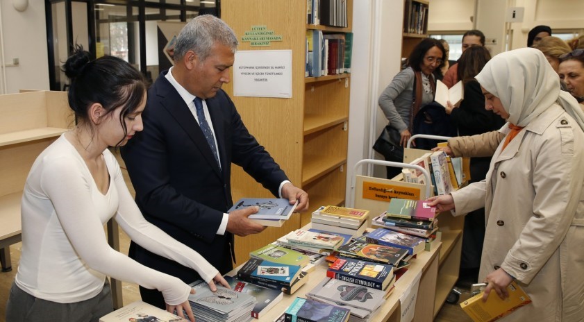anadolu-universitesinde-ureten-turkiye-temasiyla-kitap-okuma-etkinligi-gerceklestirildi