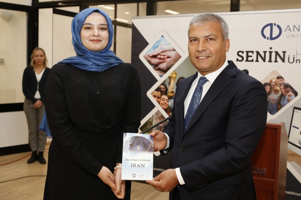 anadolu-universitesinde-ureten-turkiye-temasiyla-kitap-okuma-etkinligi-gerceklestirildi
