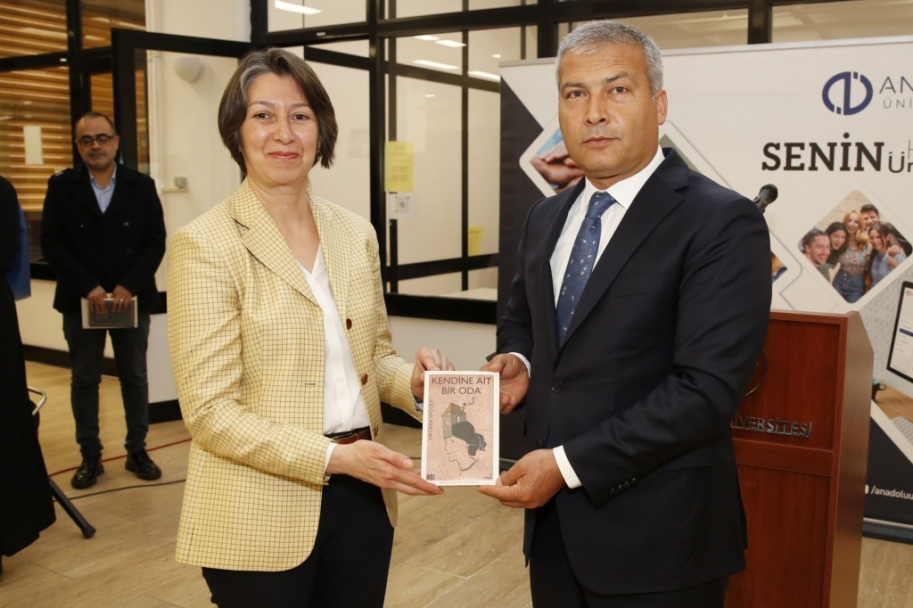 anadolu-universitesinde-ureten-turkiye-temasiyla-kitap-okuma-etkinligi-gerceklestirildi