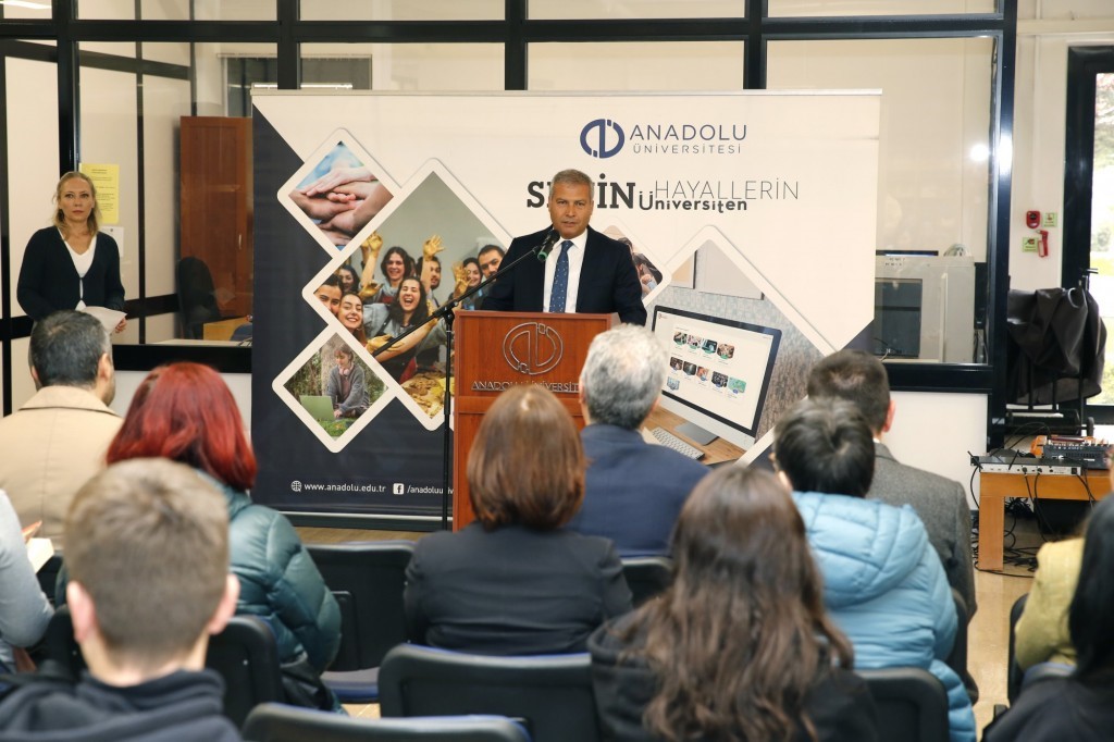 anadolu-universitesinde-ureten-turkiye-temasiyla-kitap-okuma-etkinligi-gerceklestirildi