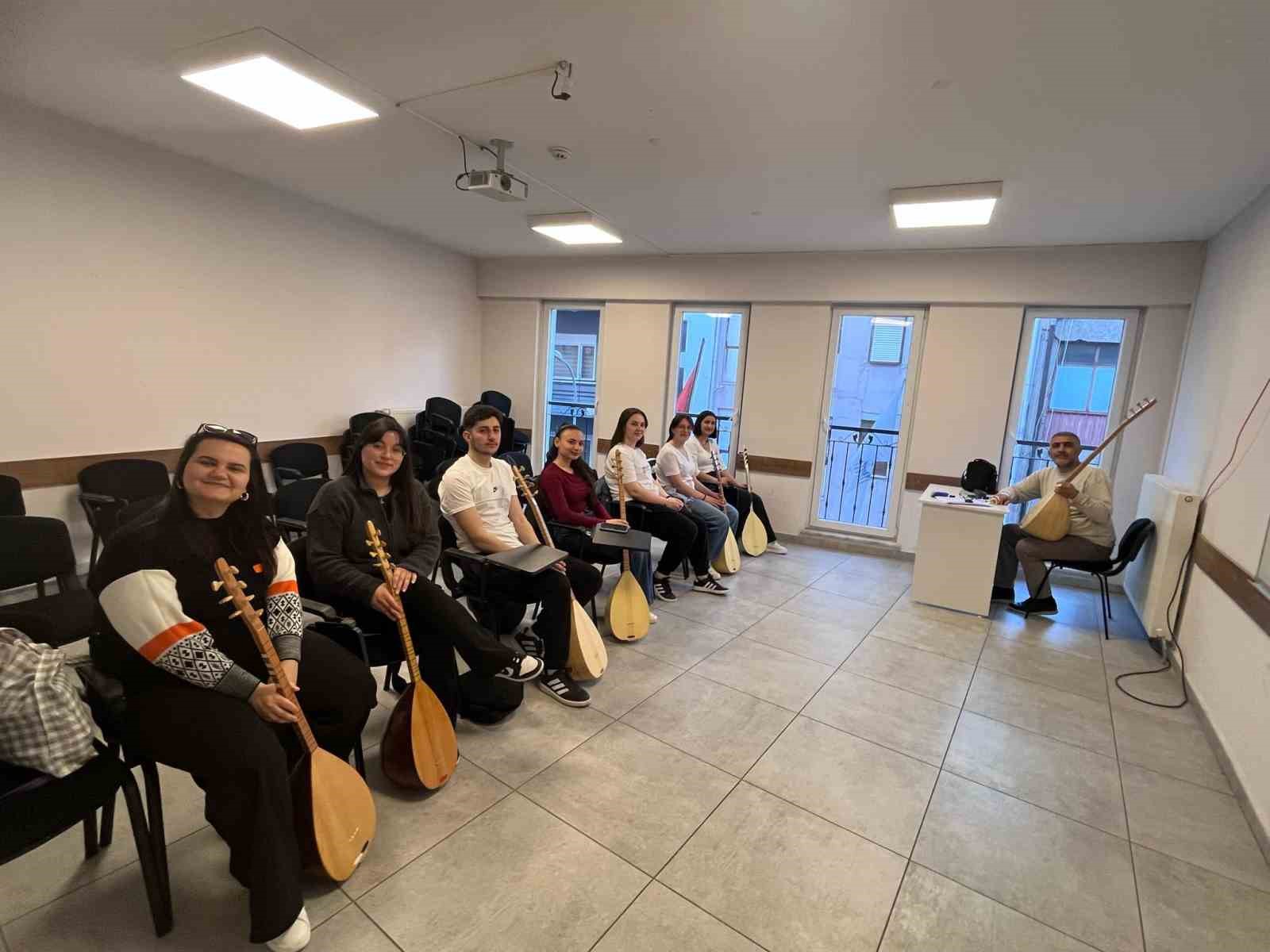 bahar-adalar-genclik-merkezinde-baska-guzel