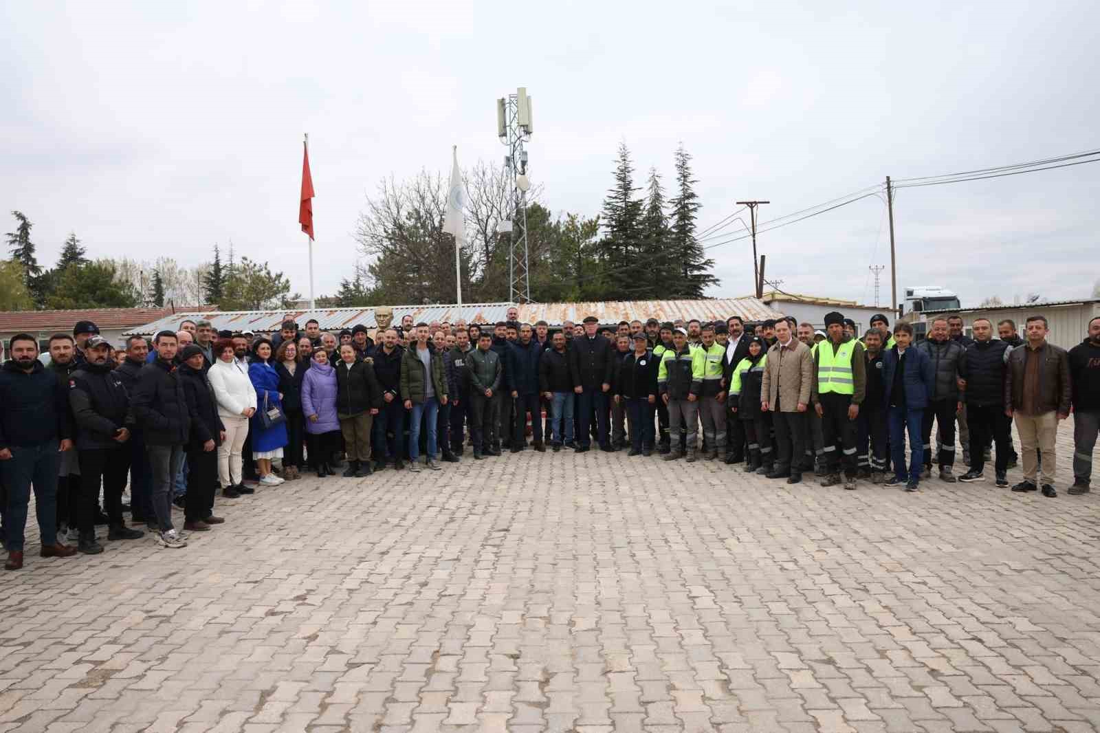 baskan-kurt-belediye-personeliyle-bayramlasti