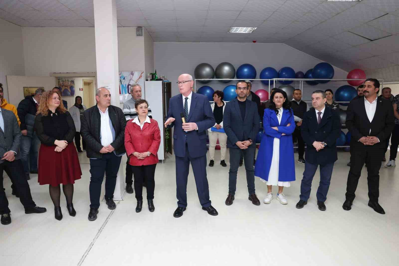 baskan-kurt-belediye-personeliyle-bayramlasti
